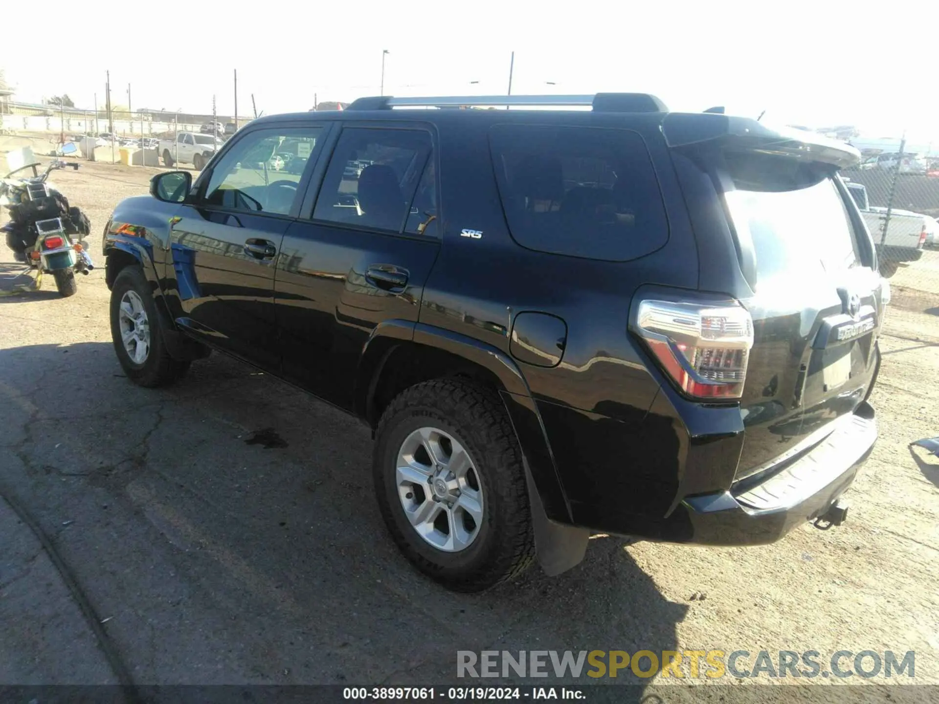 3 fotografías del automóvil dañado JTEMU5JR2M5841127 TOYOTA 4RUNNER 2021