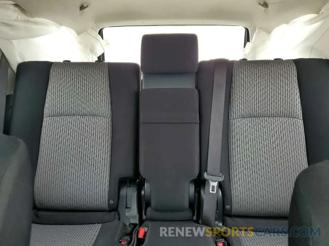 10 fotografías del automóvil dañado JTEMU5JR4M5917821 TOYOTA 4RUNNER 2021