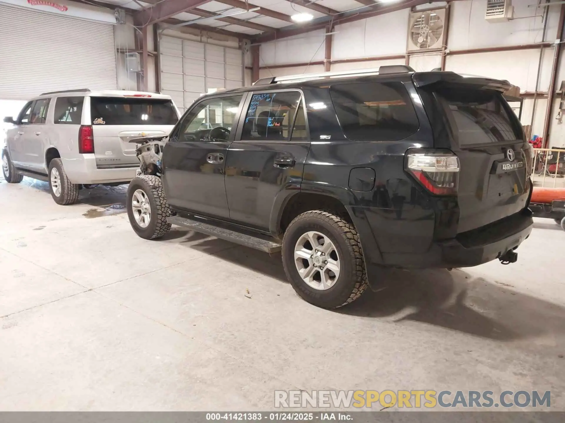3 fotografías del automóvil dañado JTEMU5JR4M5939432 TOYOTA 4RUNNER 2021