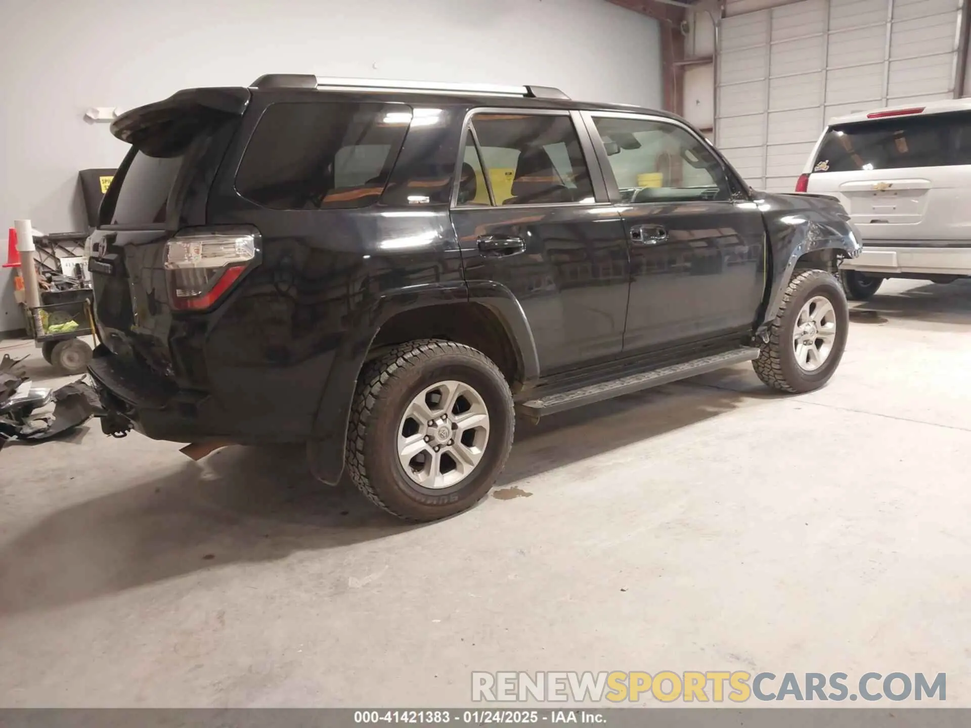 4 fotografías del automóvil dañado JTEMU5JR4M5939432 TOYOTA 4RUNNER 2021