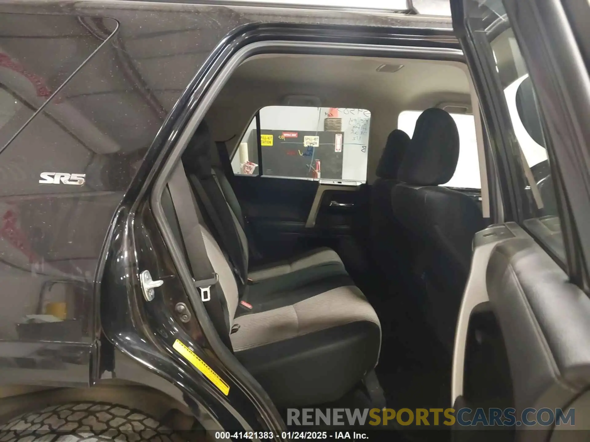 8 fotografías del automóvil dañado JTEMU5JR4M5939432 TOYOTA 4RUNNER 2021