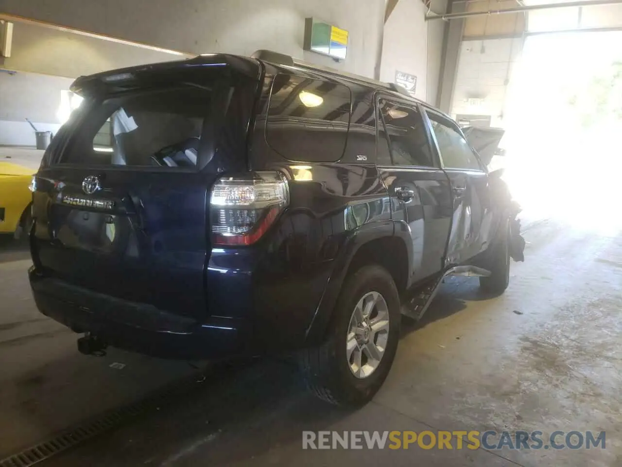 4 fotografías del automóvil dañado JTEMU5JR5M5862800 TOYOTA 4RUNNER 2021