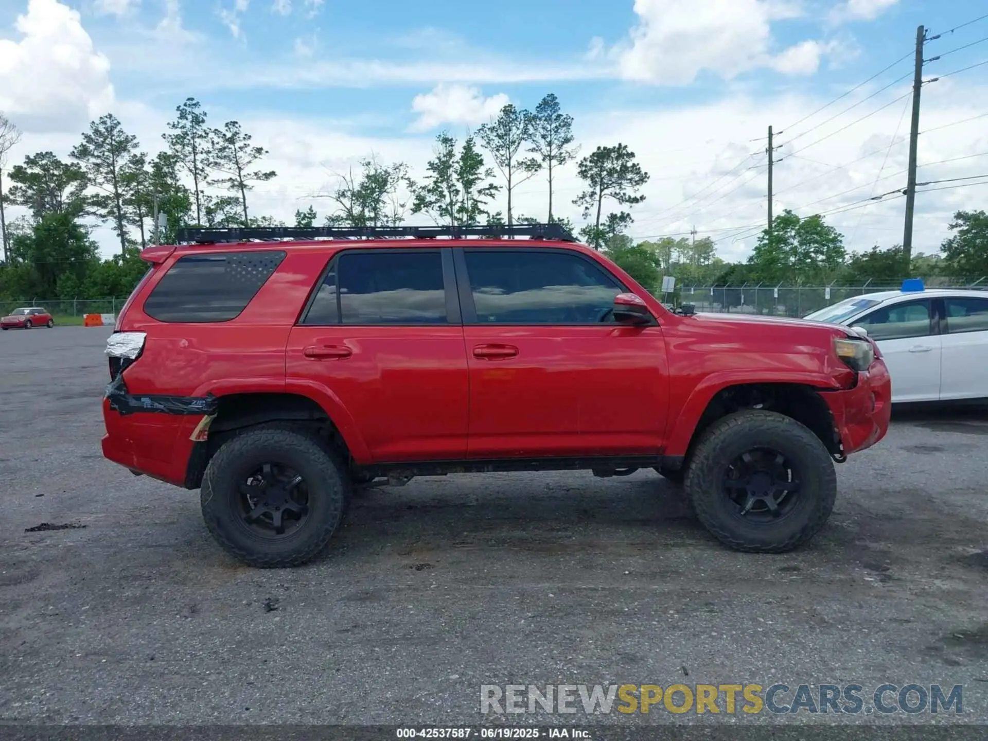 13 fotografías del automóvil dañado JTEMU5JR6M5854320 TOYOTA 4RUNNER 2021