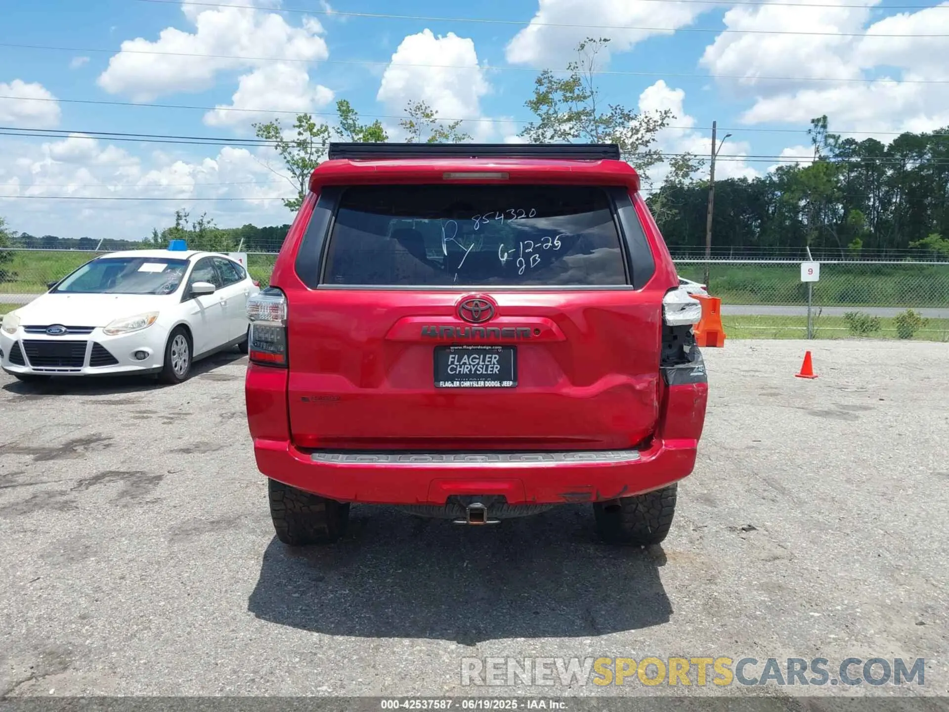 16 fotografías del automóvil dañado JTEMU5JR6M5854320 TOYOTA 4RUNNER 2021