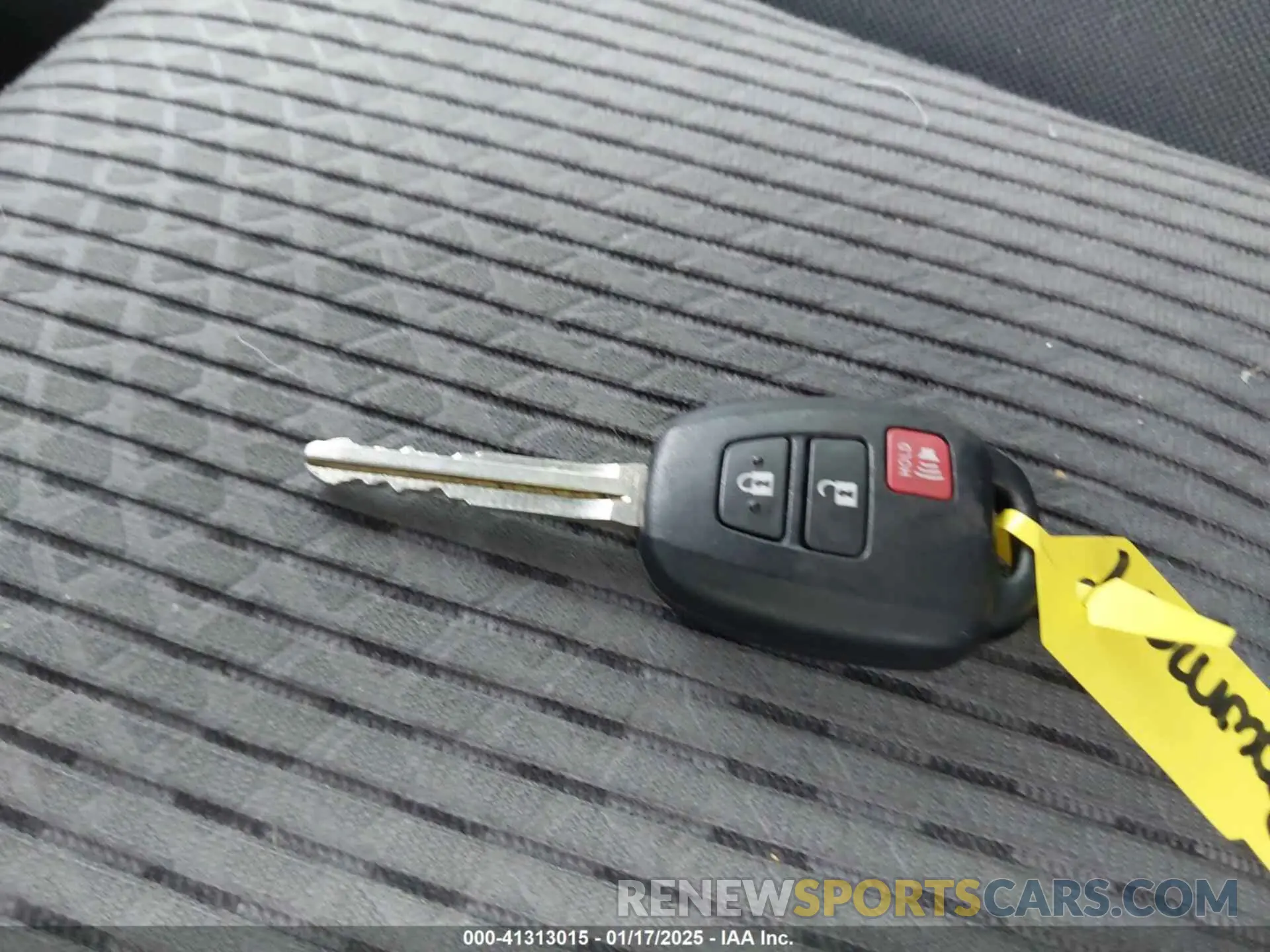 11 fotografías del automóvil dañado JTEMU5JR6M5855676 TOYOTA 4RUNNER 2021