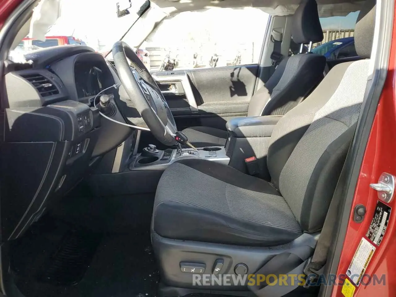 7 fotografías del automóvil dañado JTEMU5JR6M5882196 TOYOTA 4RUNNER 2021