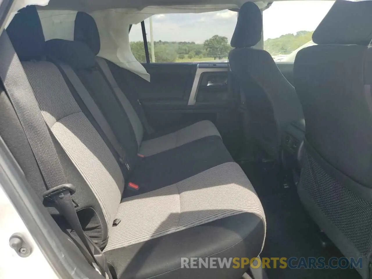 11 fotografías del automóvil dañado JTEMU5JR7M5875385 TOYOTA 4RUNNER 2021
