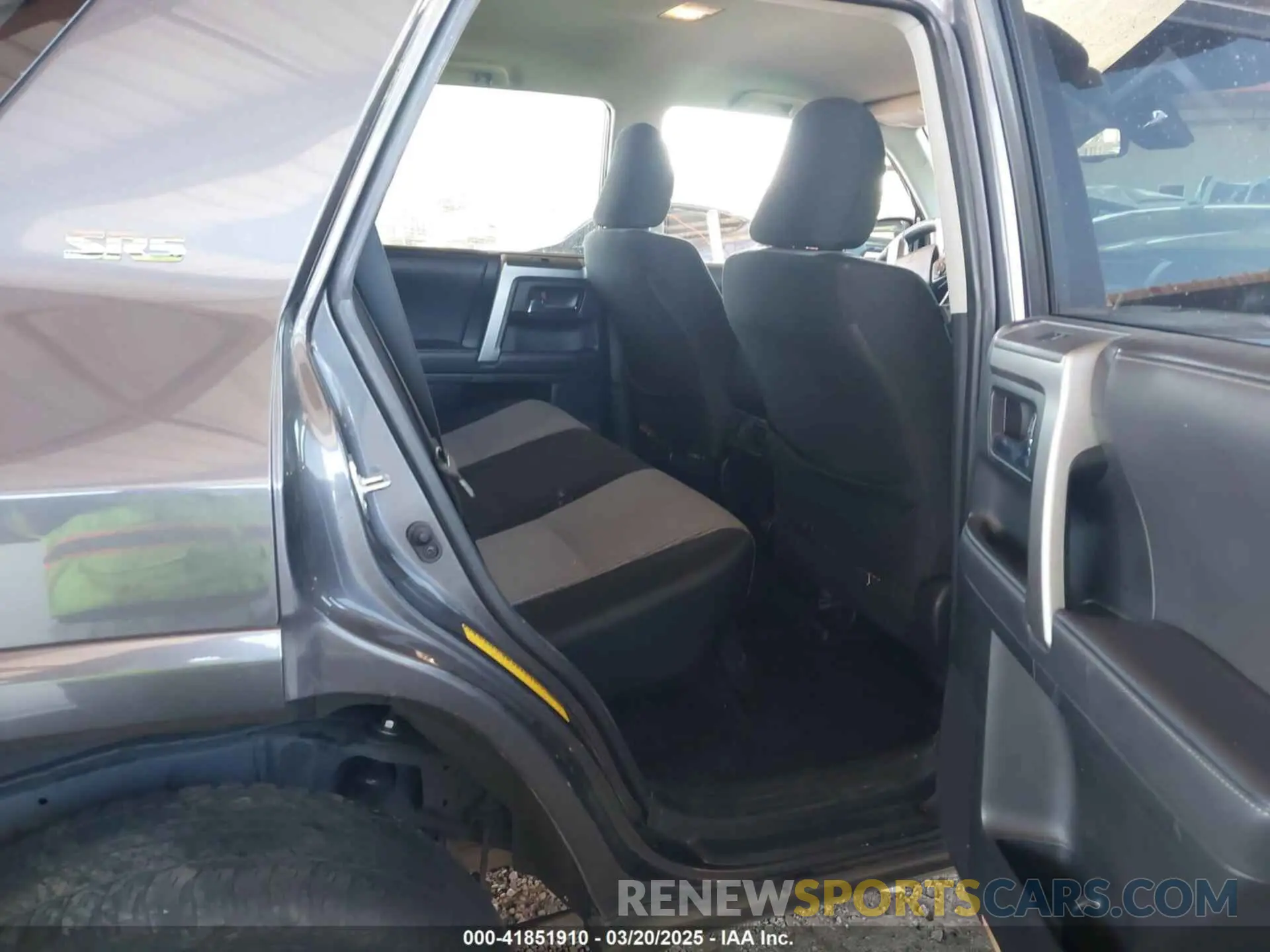 8 fotografías del automóvil dañado JTEMU5JR7M5963062 TOYOTA 4RUNNER 2021