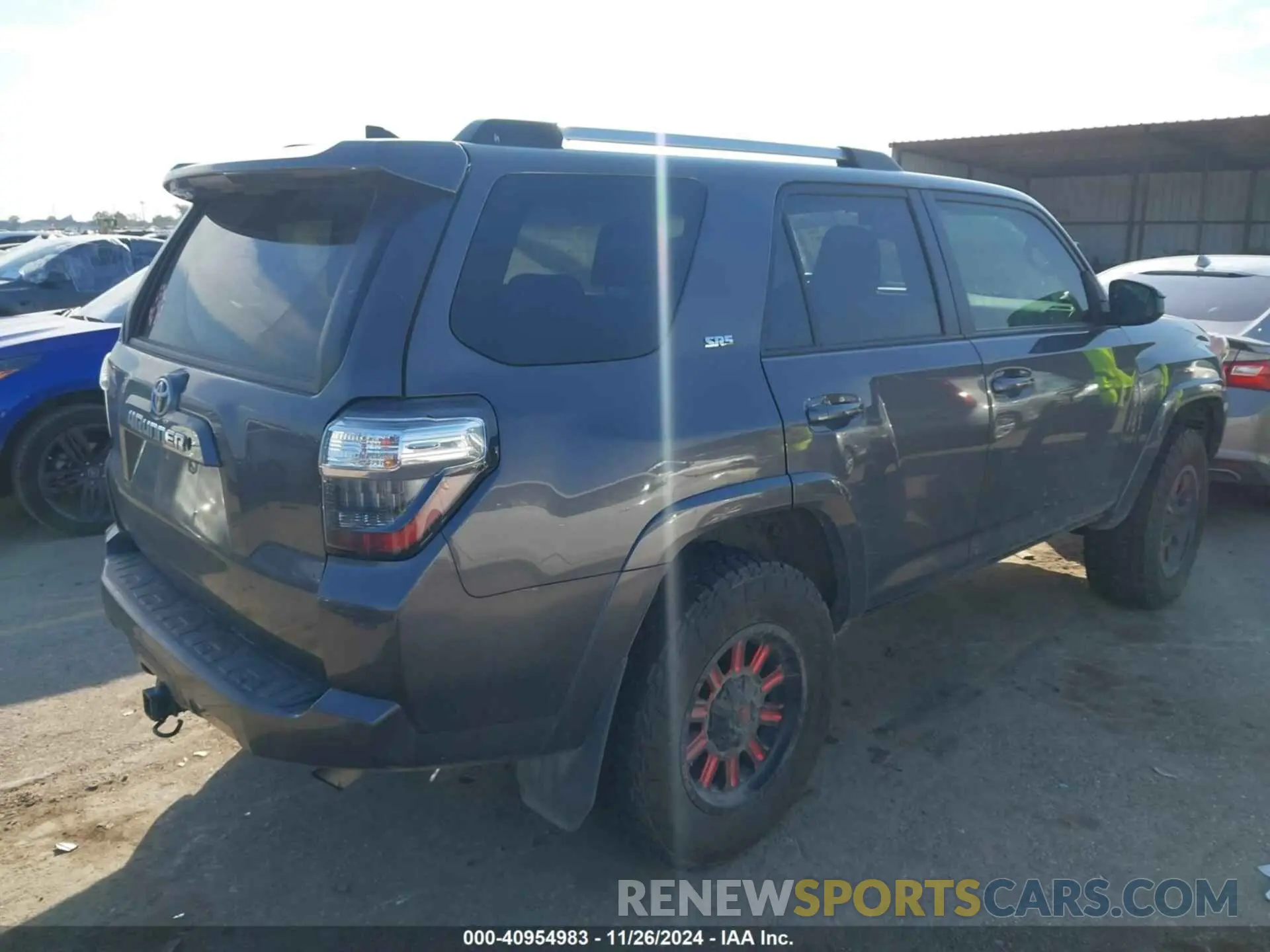4 fotografías del automóvil dañado JTEMU5JR9M5866655 TOYOTA 4RUNNER 2021