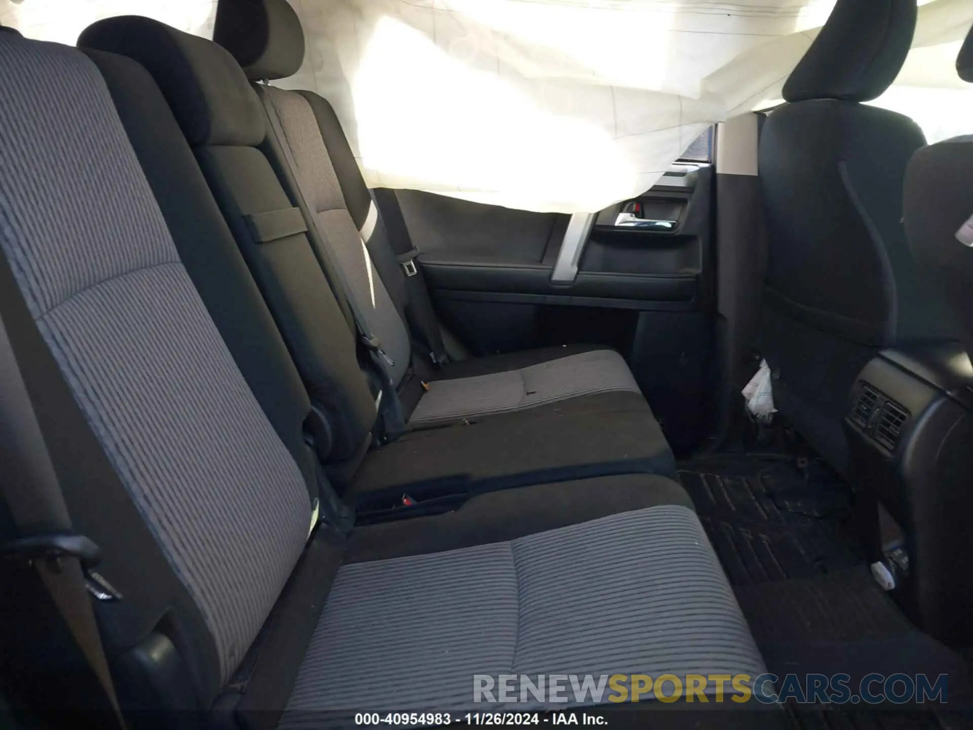 8 fotografías del automóvil dañado JTEMU5JR9M5866655 TOYOTA 4RUNNER 2021