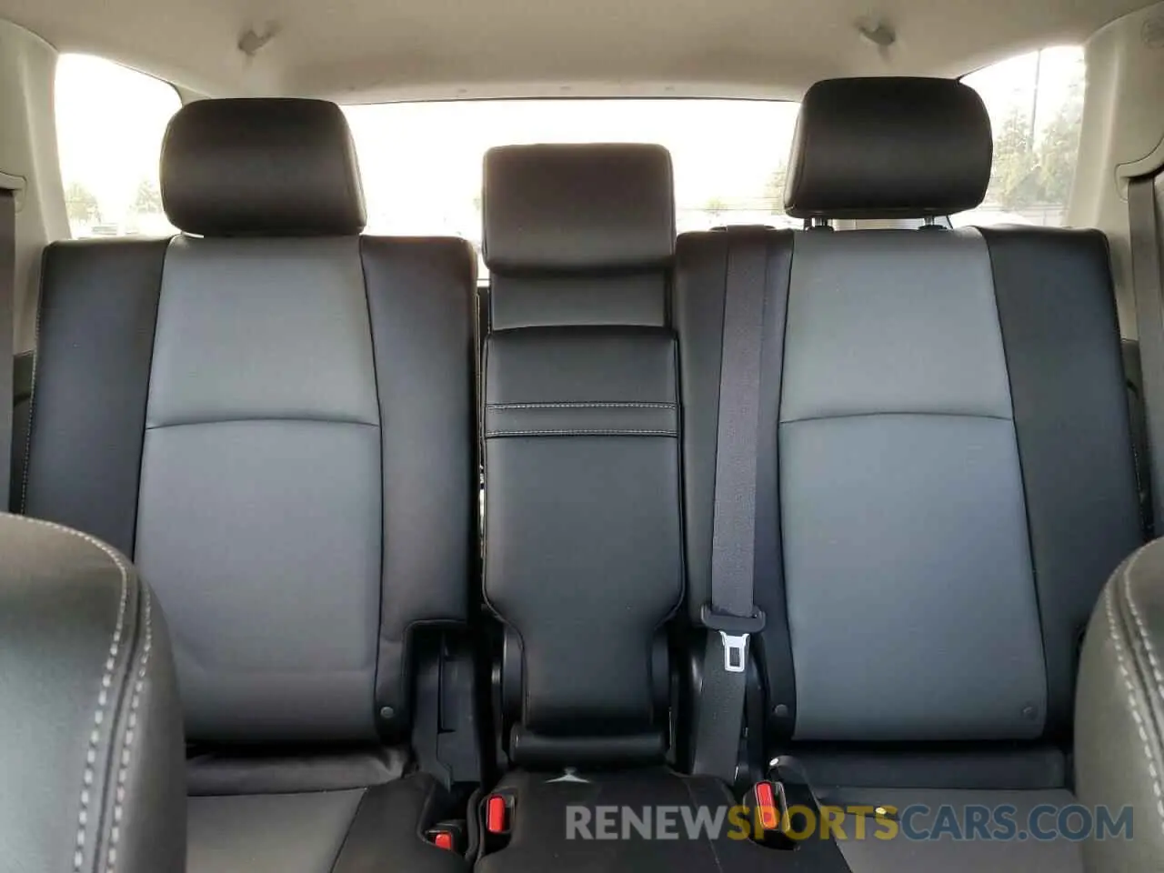 10 fotografías del automóvil dañado JTENU5JR0M5910711 TOYOTA 4RUNNER 2021