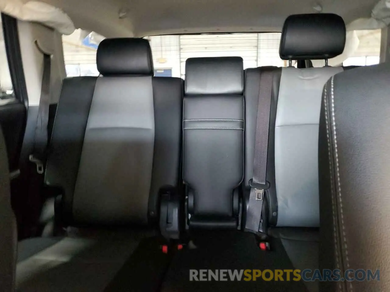 10 fotografías del automóvil dañado JTENU5JR0M5961853 TOYOTA 4RUNNER 2021