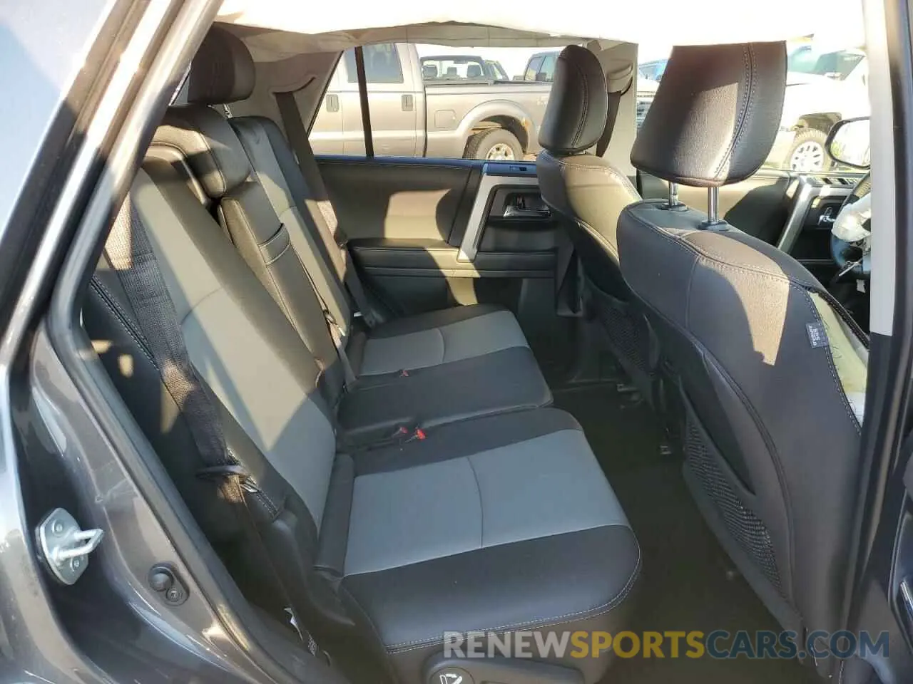11 fotografías del automóvil dañado JTENU5JR0M5961853 TOYOTA 4RUNNER 2021