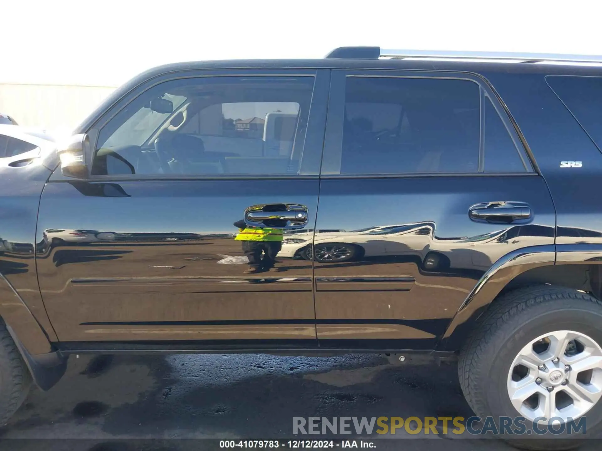 15 fotografías del automóvil dañado JTENU5JR1M5891330 TOYOTA 4RUNNER 2021
