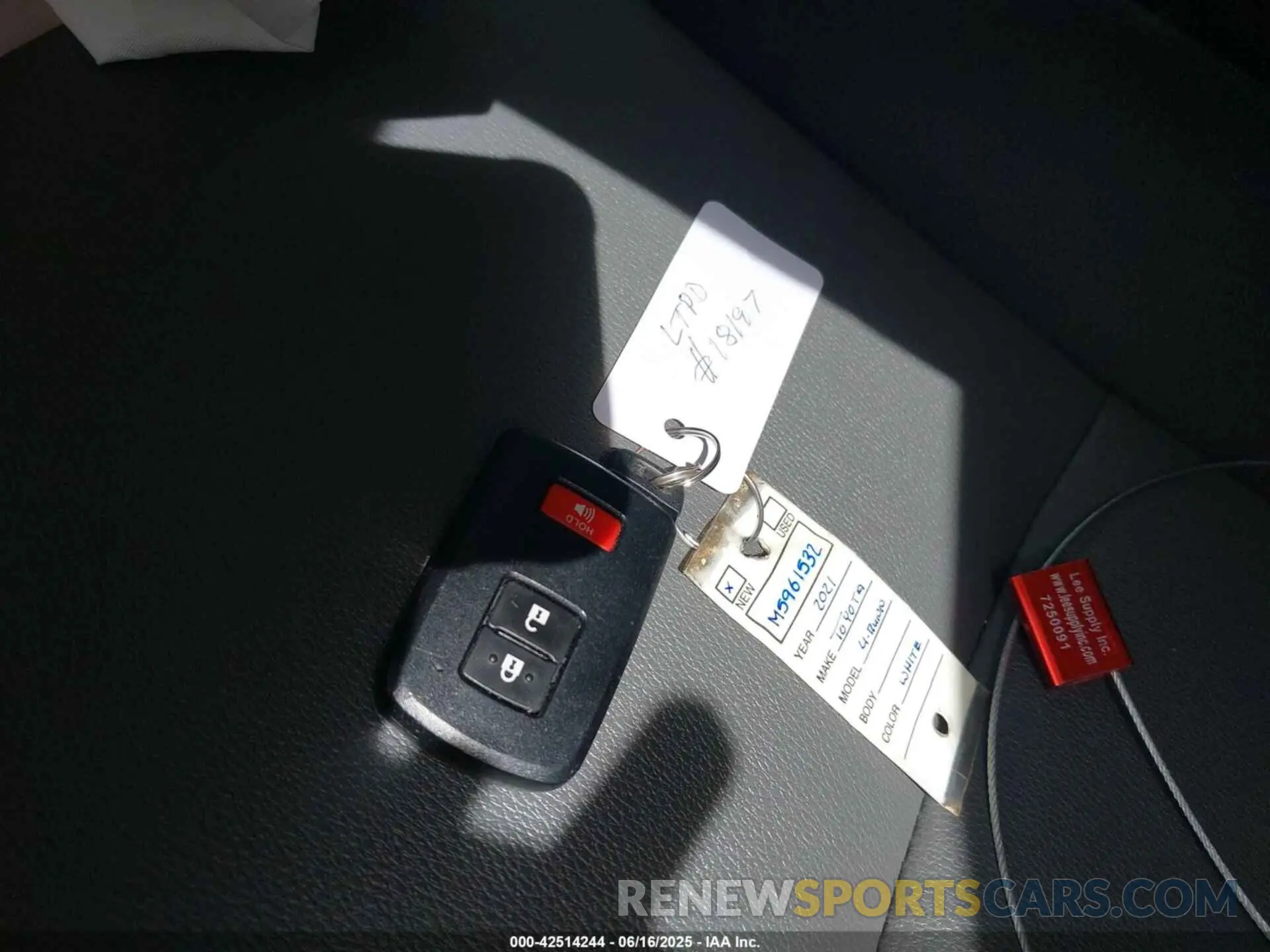 11 fotografías del automóvil dañado JTENU5JR2M5961532 TOYOTA 4RUNNER 2021