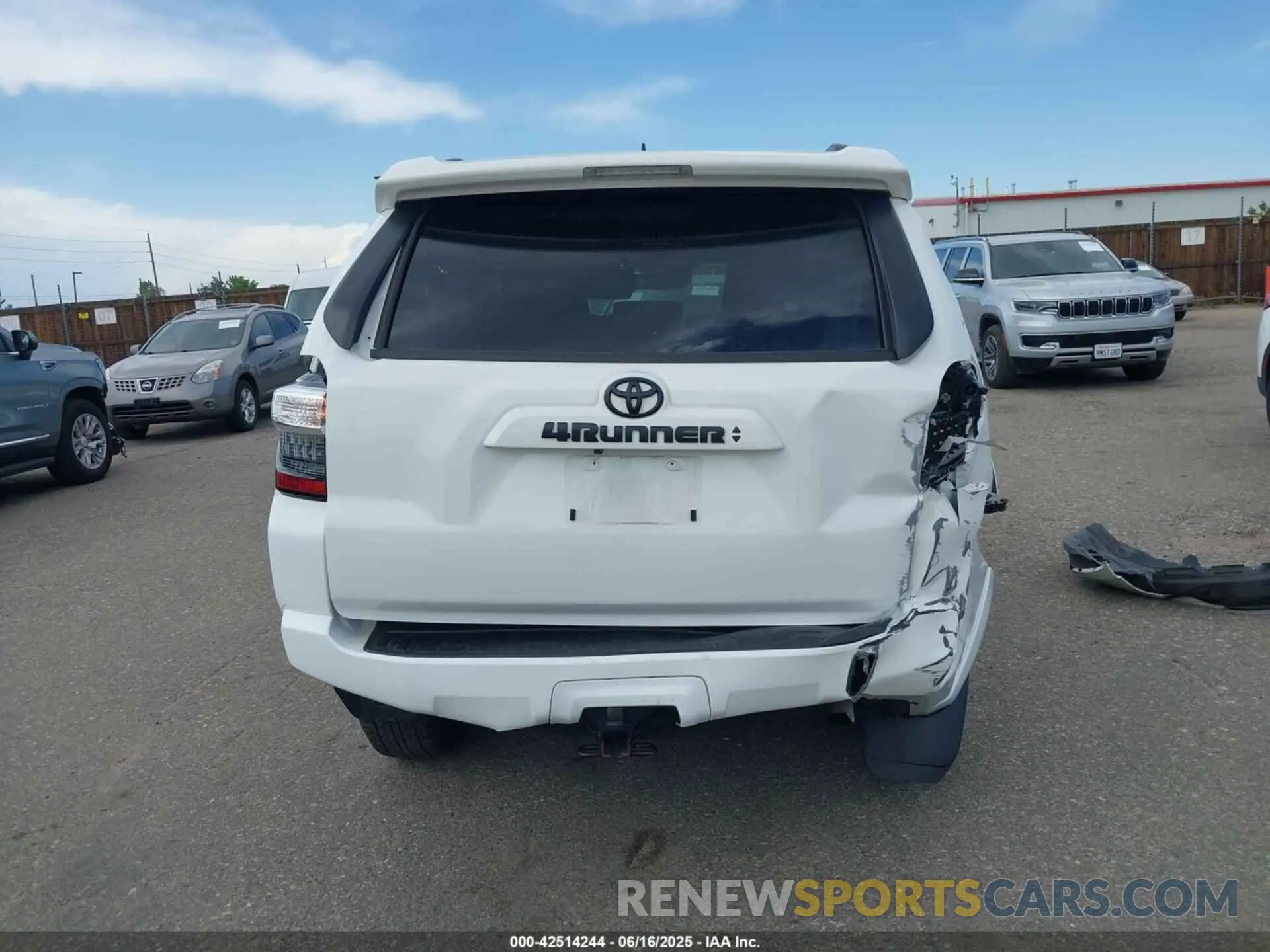 16 fotografías del automóvil dañado JTENU5JR2M5961532 TOYOTA 4RUNNER 2021