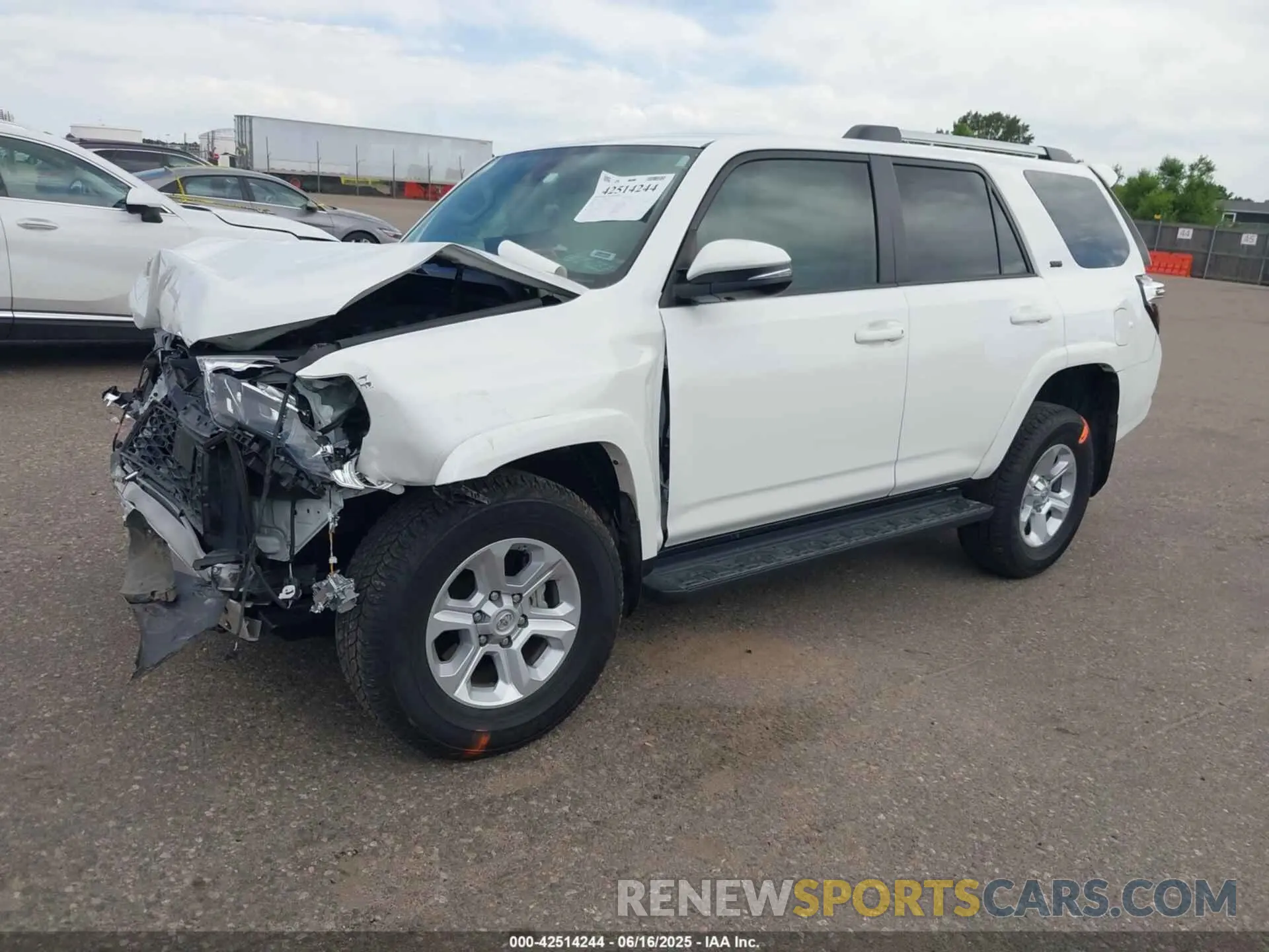 2 fotografías del automóvil dañado JTENU5JR2M5961532 TOYOTA 4RUNNER 2021