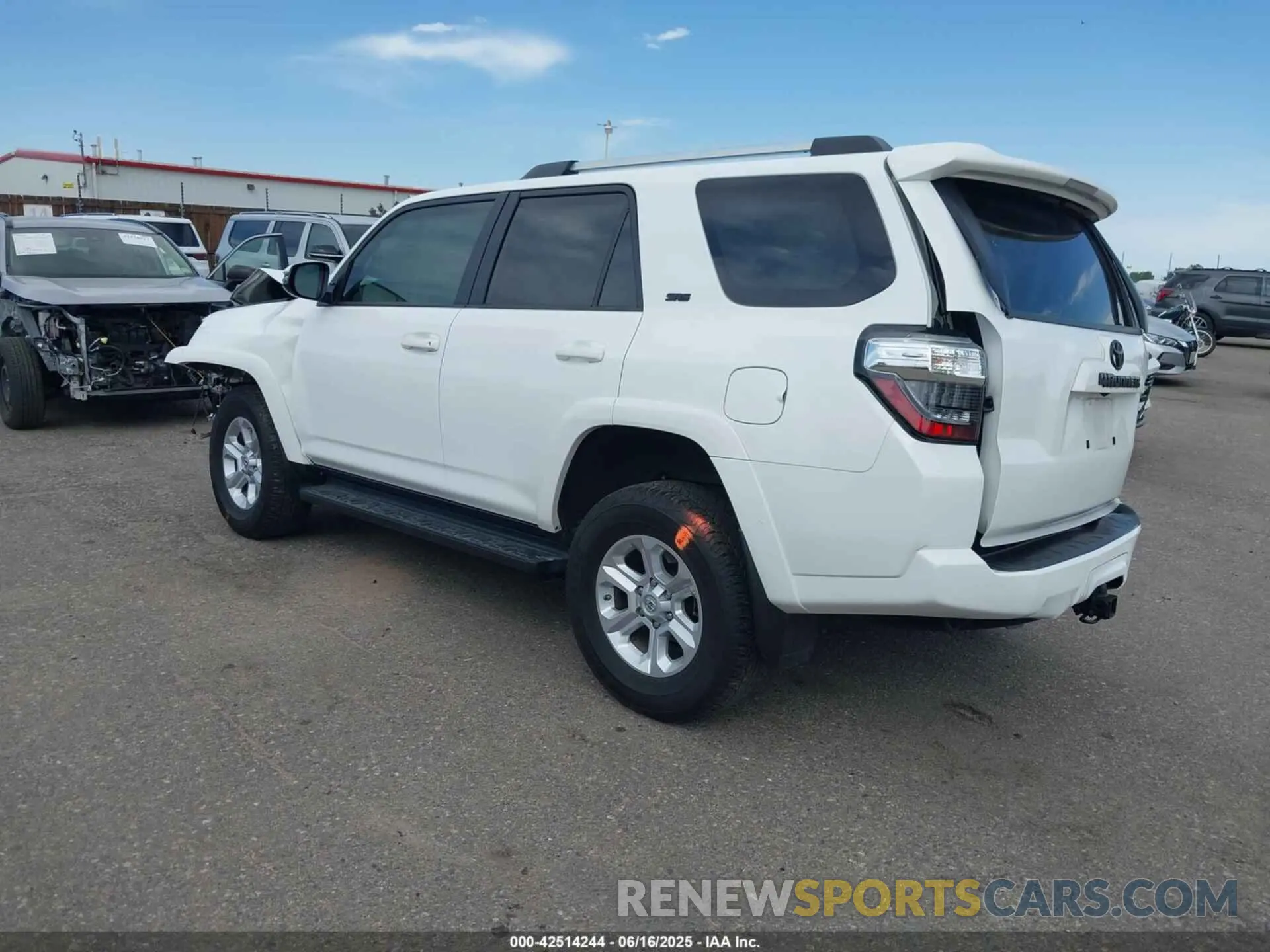 3 fotografías del automóvil dañado JTENU5JR2M5961532 TOYOTA 4RUNNER 2021
