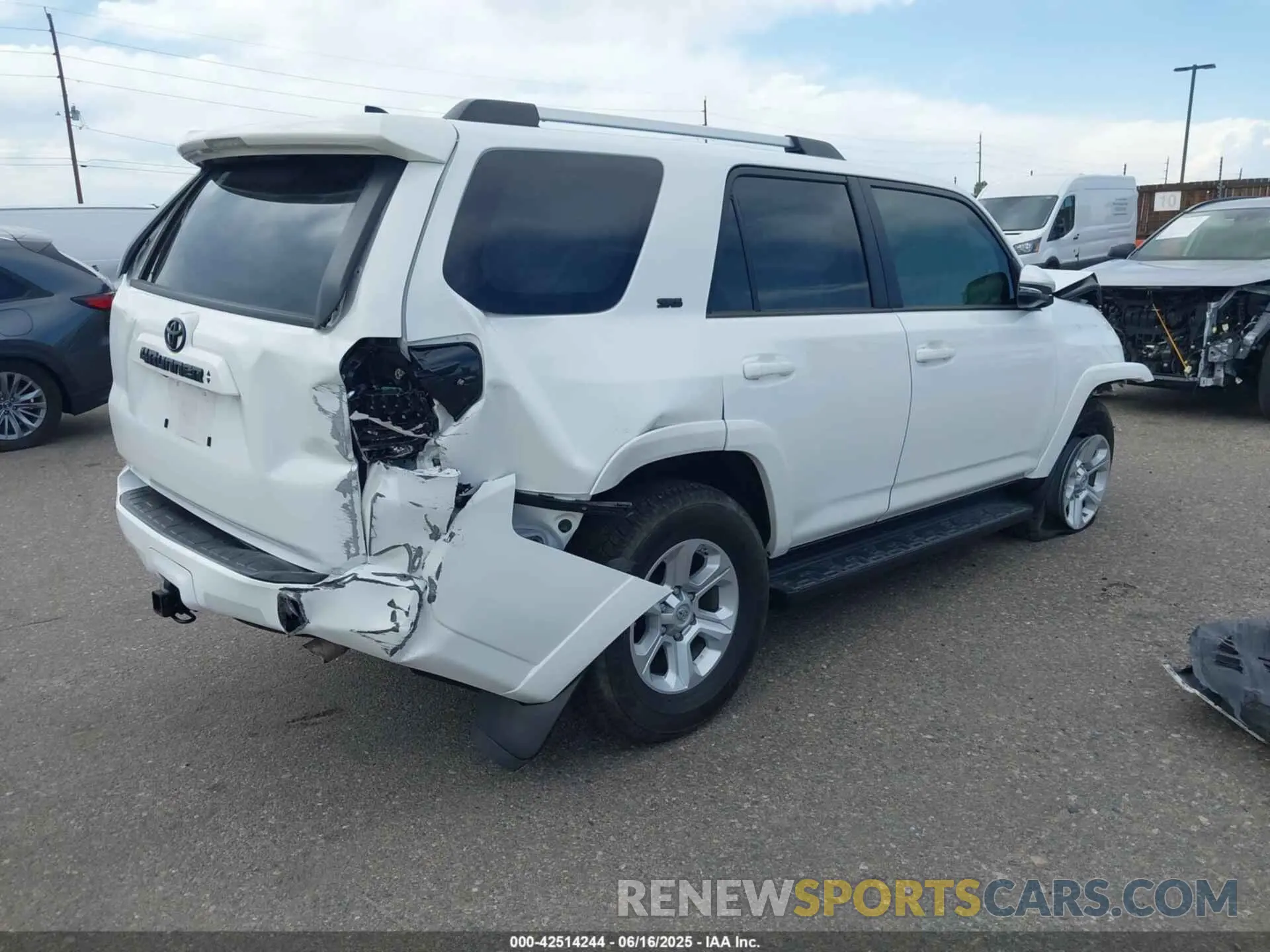 4 fotografías del automóvil dañado JTENU5JR2M5961532 TOYOTA 4RUNNER 2021