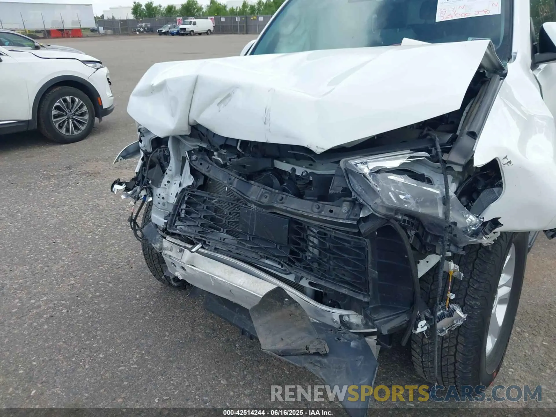 6 fotografías del automóvil dañado JTENU5JR2M5961532 TOYOTA 4RUNNER 2021