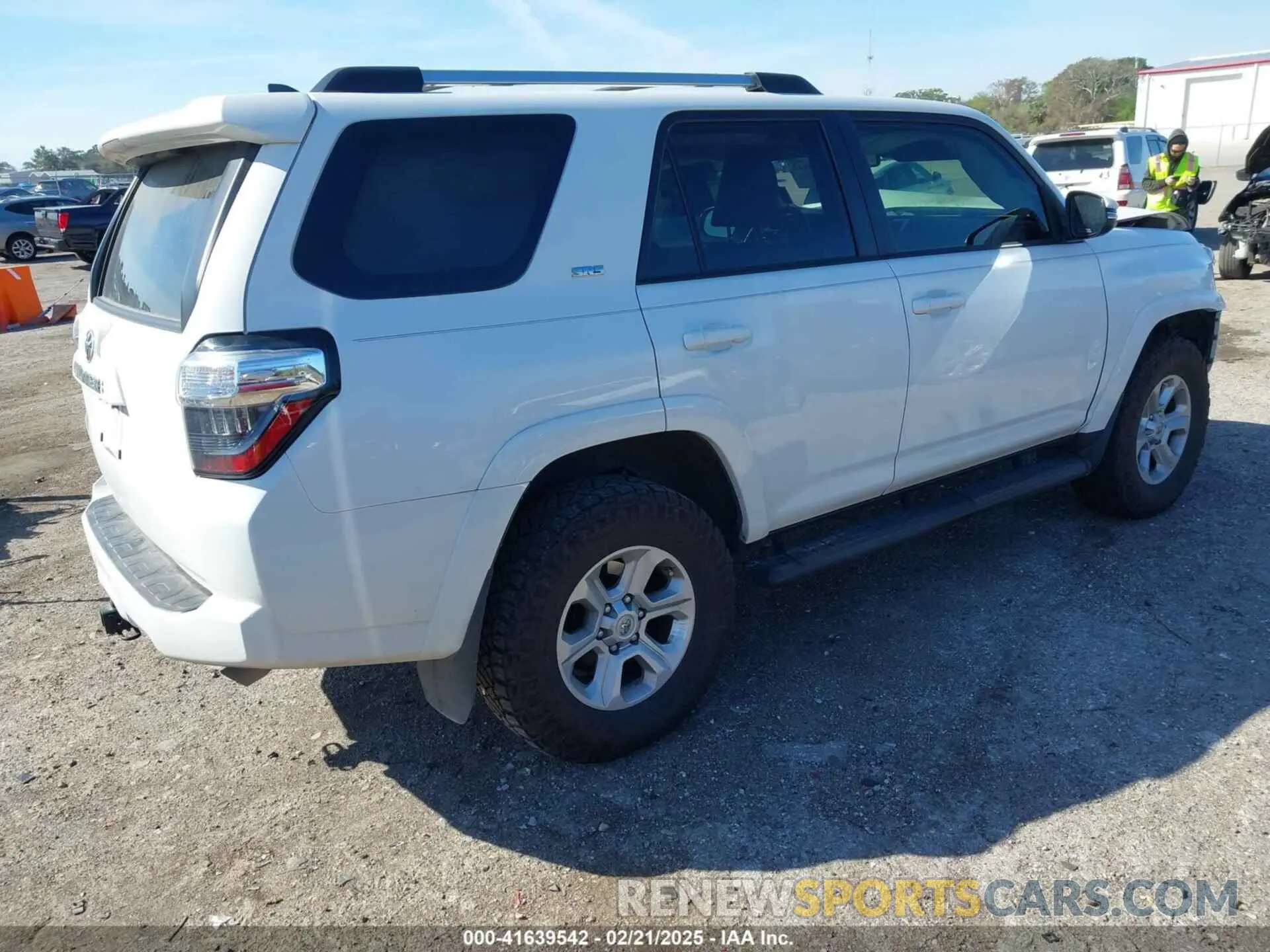 4 fotografías del automóvil dañado JTENU5JR4M5955070 TOYOTA 4RUNNER 2021