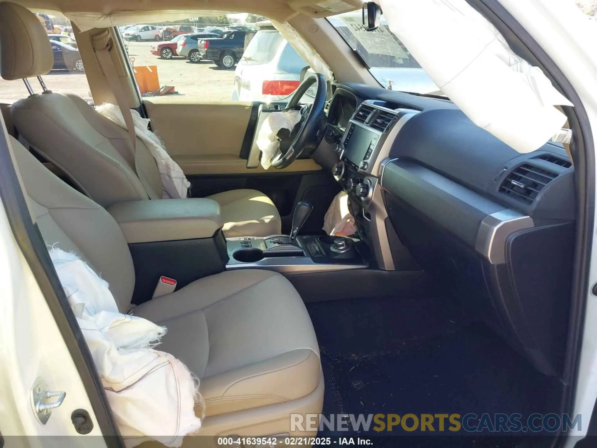 5 fotografías del automóvil dañado JTENU5JR4M5955070 TOYOTA 4RUNNER 2021