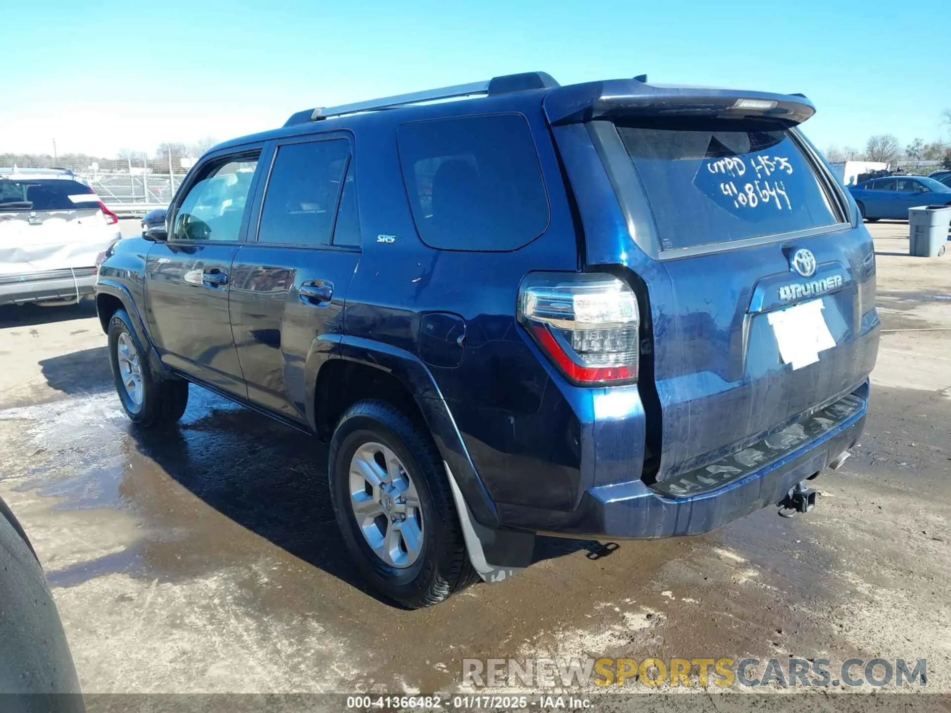 3 fotografías del automóvil dañado JTENU5JR4M5968644 TOYOTA 4RUNNER 2021