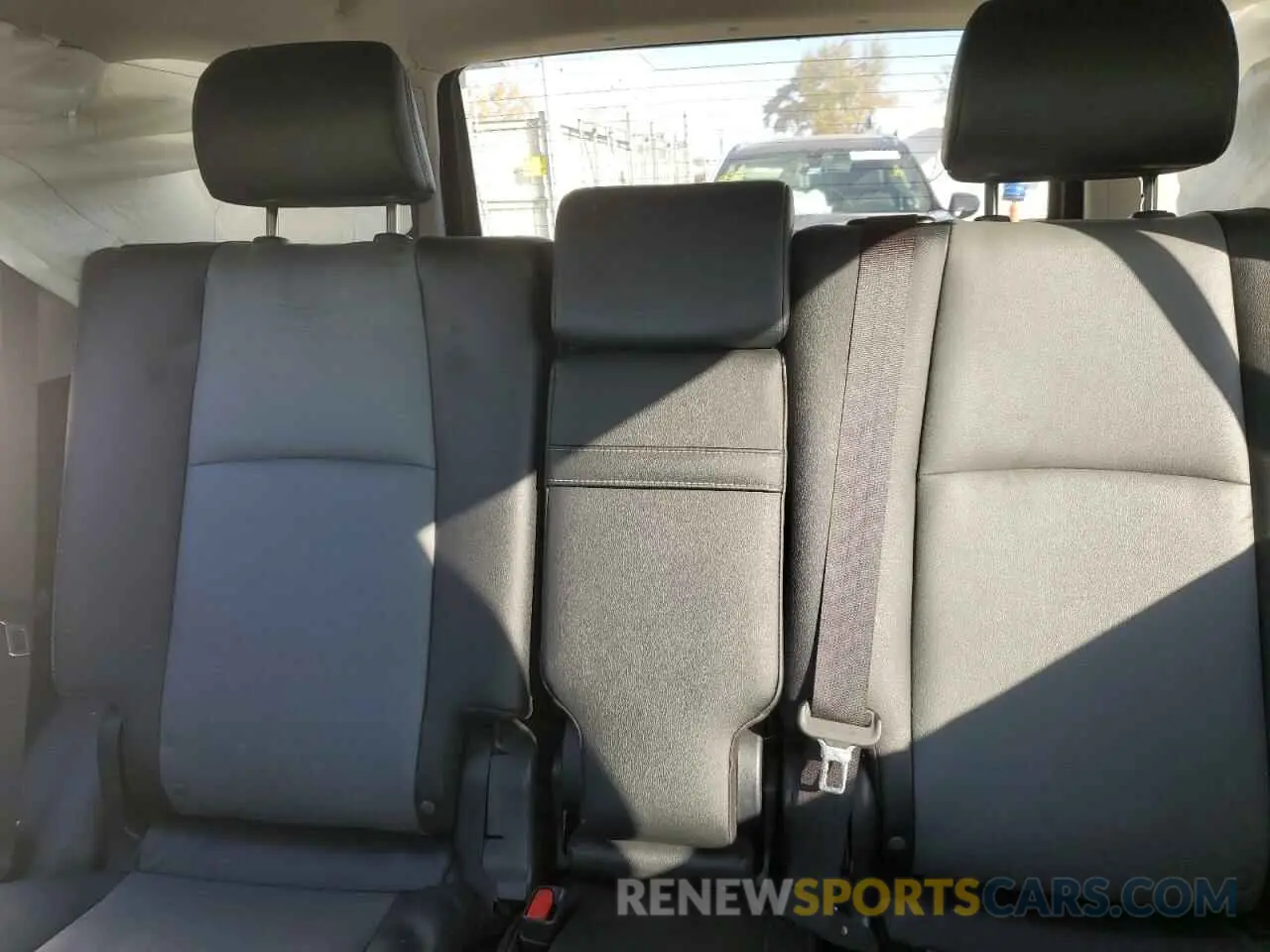 10 fotografías del automóvil dañado JTENU5JR5M5910526 TOYOTA 4RUNNER 2021