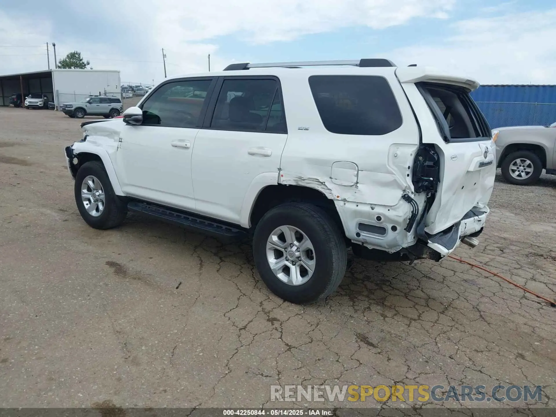 3 fotografías del automóvil dañado JTENU5JR7M5882244 TOYOTA 4RUNNER 2021