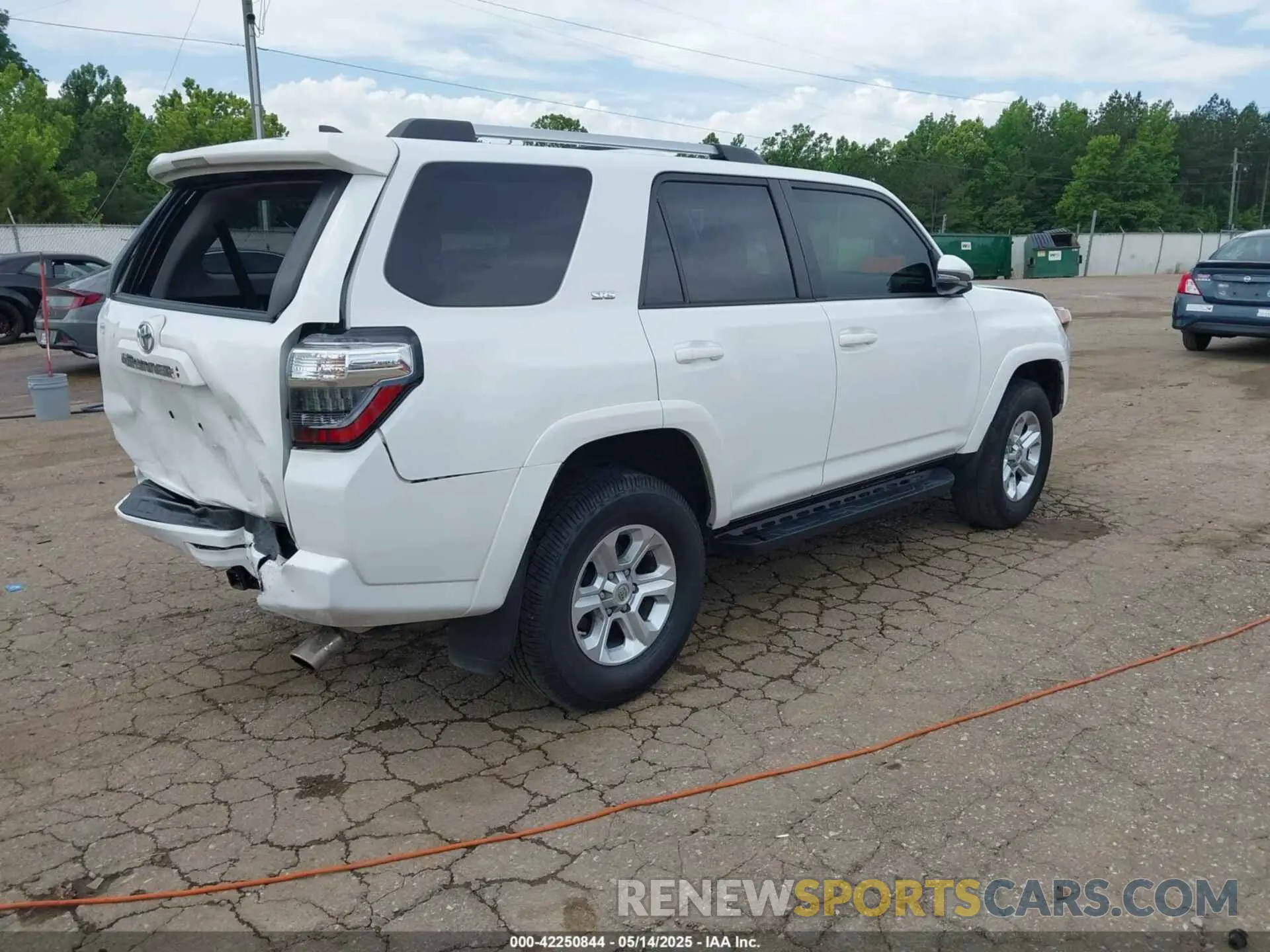 4 fotografías del automóvil dañado JTENU5JR7M5882244 TOYOTA 4RUNNER 2021