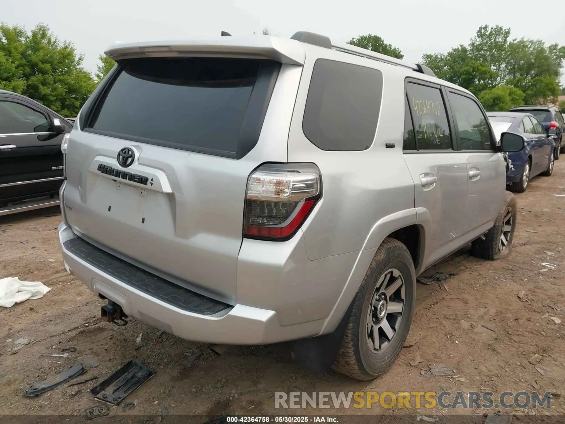 4 fotografías del automóvil dañado JTENU5JR7M5941650 TOYOTA 4RUNNER 2021