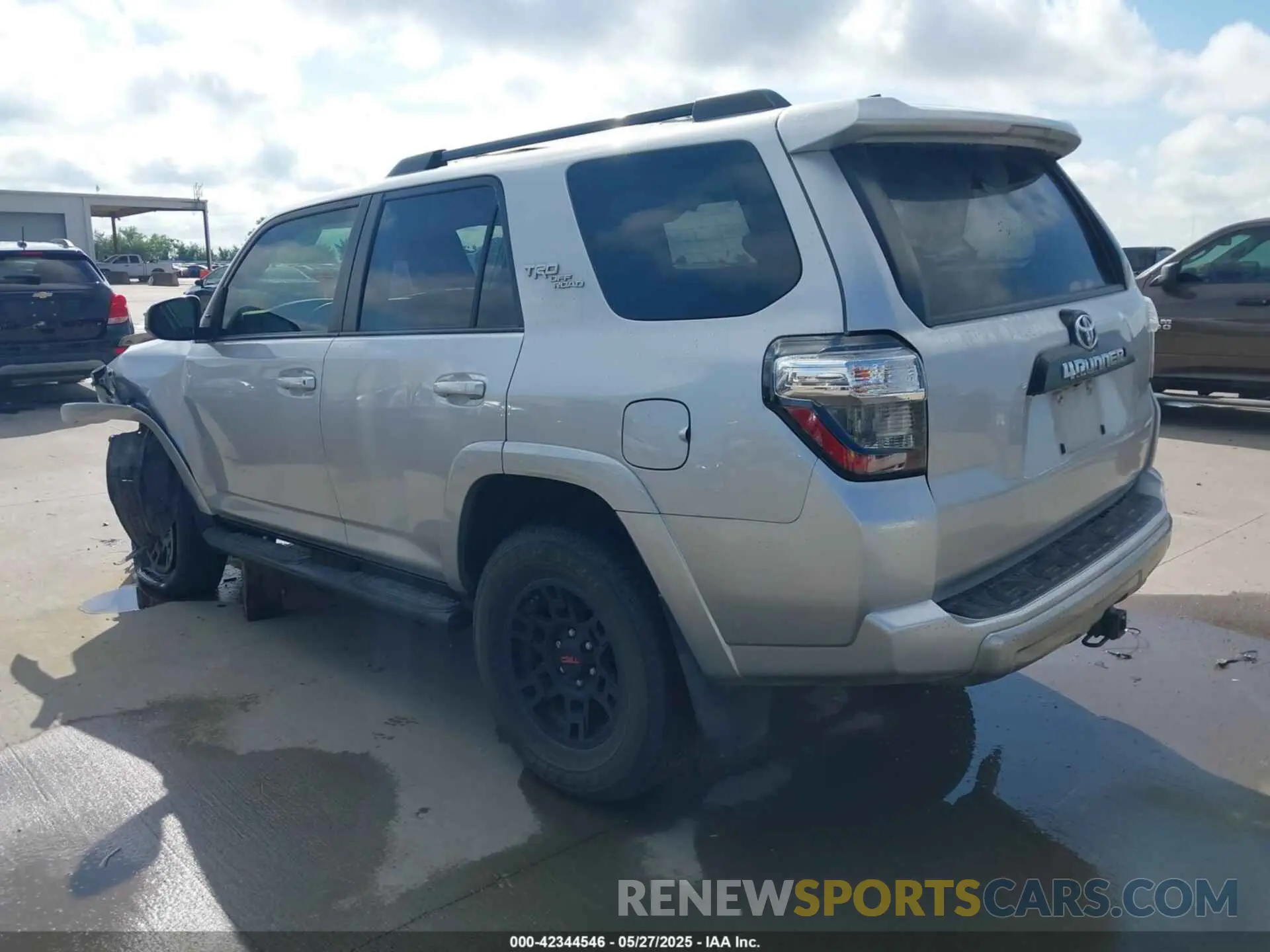 3 fotografías del automóvil dañado JTEPU5JR2M5889613 TOYOTA 4RUNNER 2021