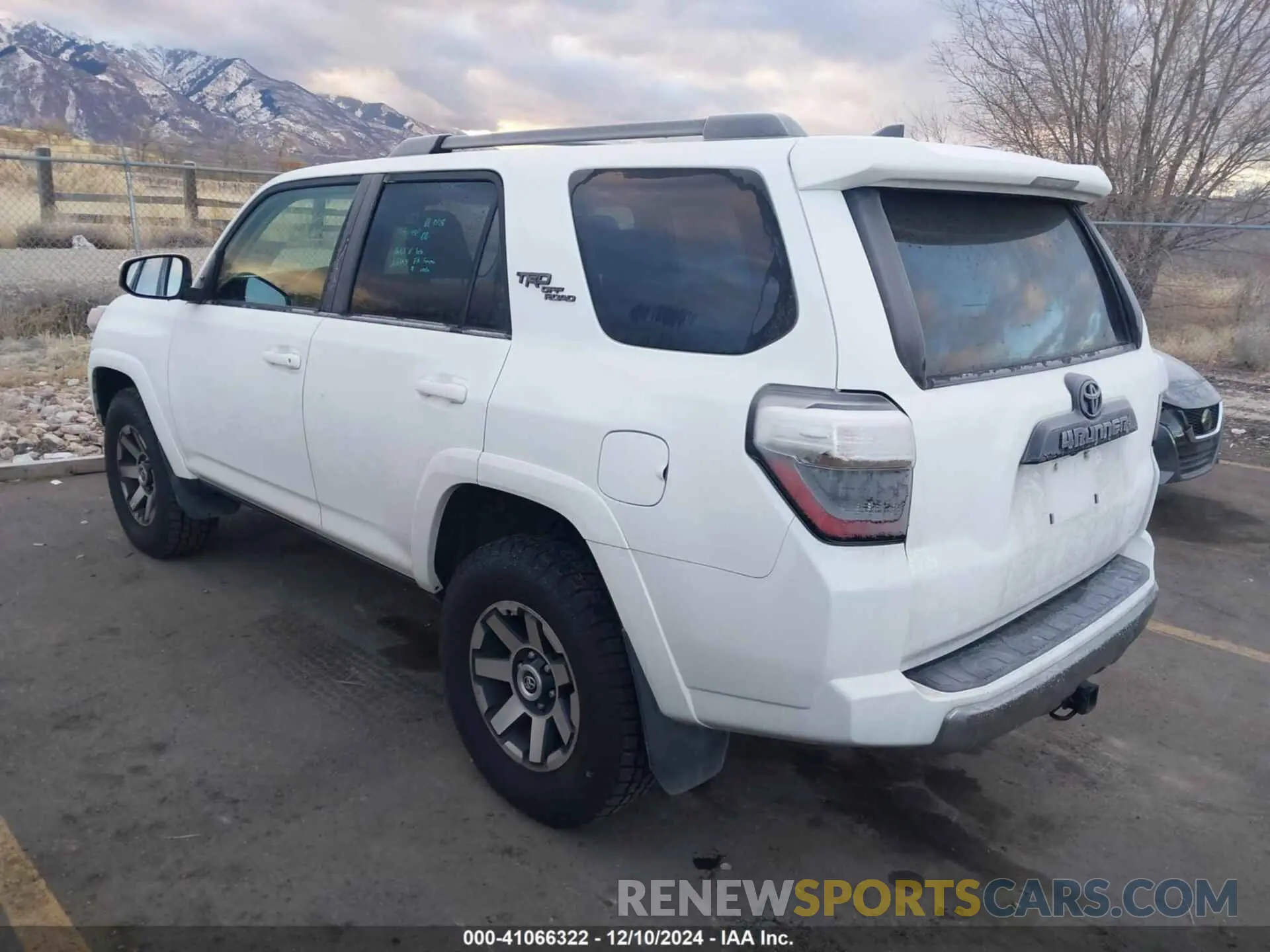 3 fotografías del automóvil dañado JTEPU5JR3M5918035 TOYOTA 4RUNNER 2021
