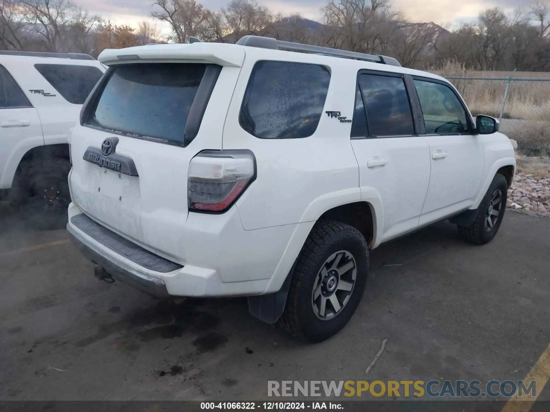 4 fotografías del automóvil dañado JTEPU5JR3M5918035 TOYOTA 4RUNNER 2021