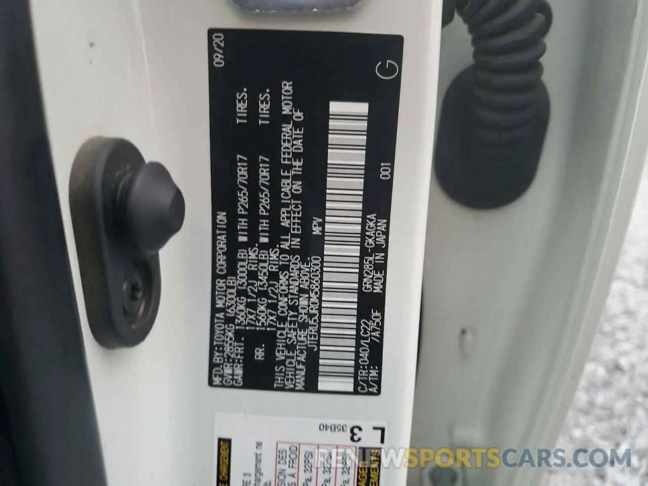12 fotografías del automóvil dañado JTERU5JR0M5860300 TOYOTA 4RUNNER 2021