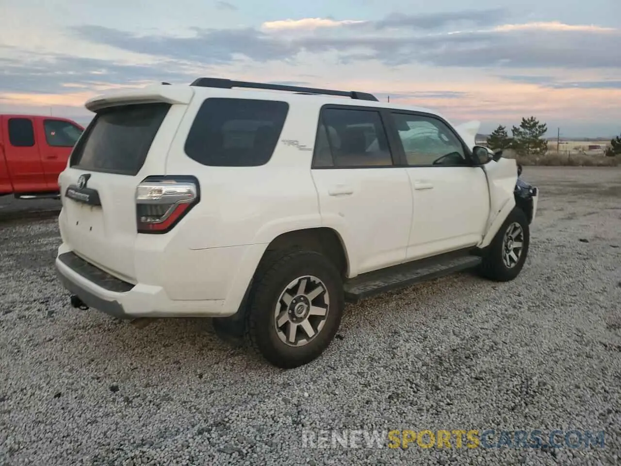3 fotografías del automóvil dañado JTERU5JR0M5860300 TOYOTA 4RUNNER 2021