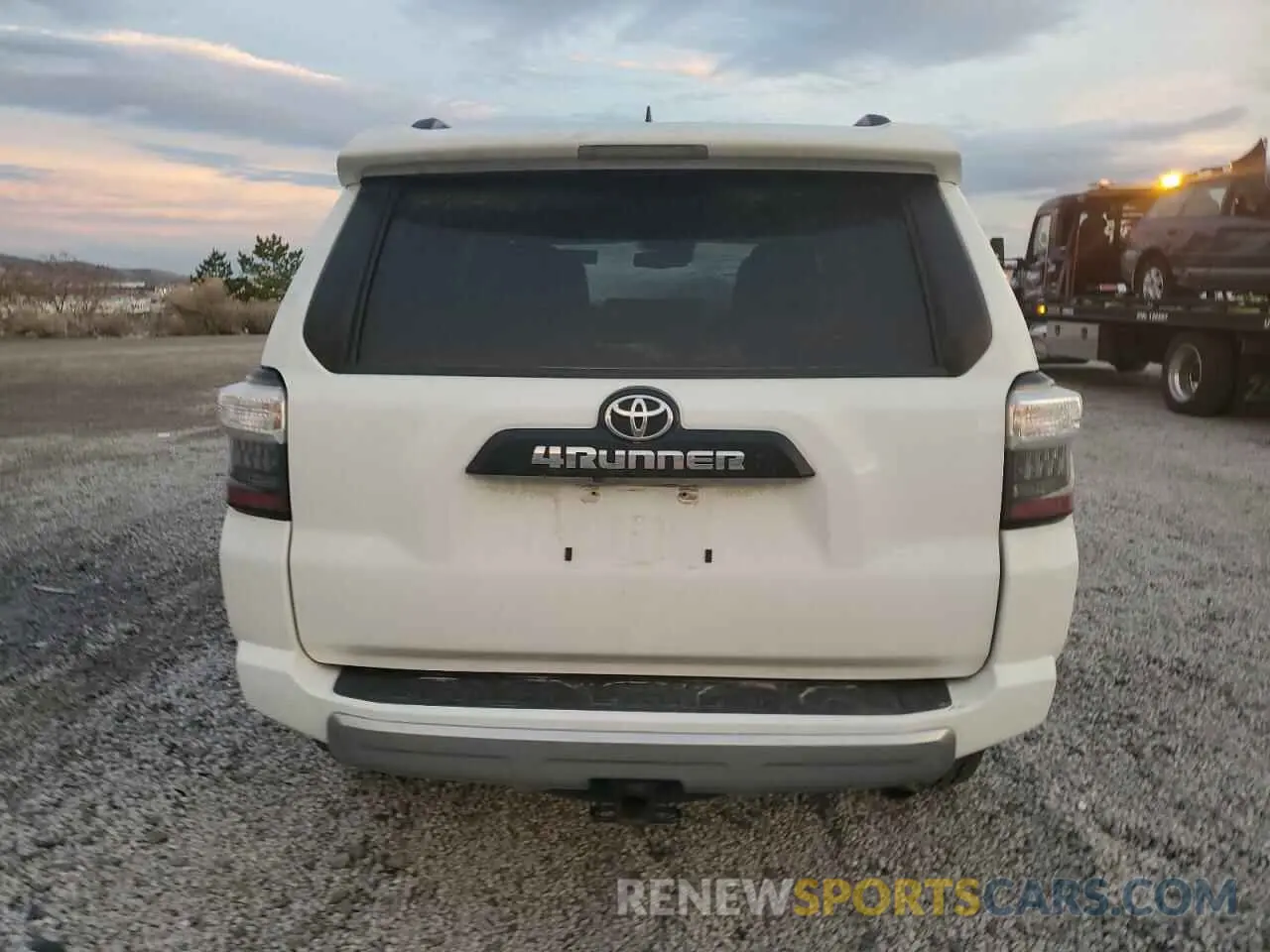 6 fotografías del automóvil dañado JTERU5JR0M5860300 TOYOTA 4RUNNER 2021