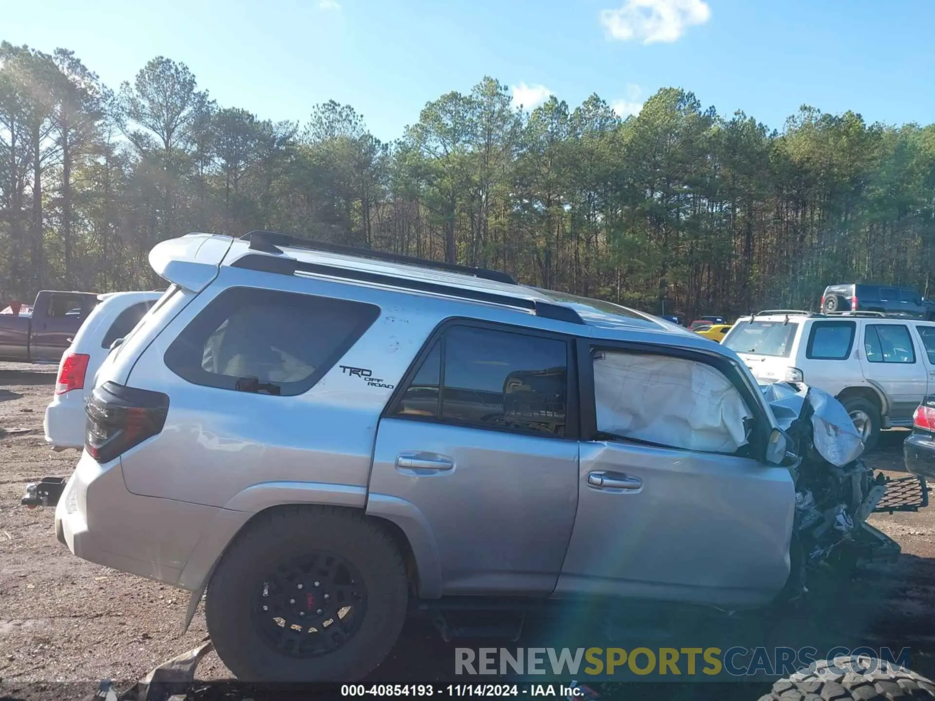 17 fotografías del automóvil dañado JTERU5JR0M5919622 TOYOTA 4RUNNER 2021