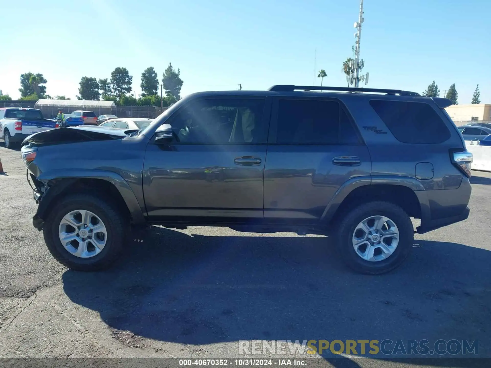 14 fotografías del automóvil dañado JTERU5JR0M5932726 TOYOTA 4RUNNER 2021