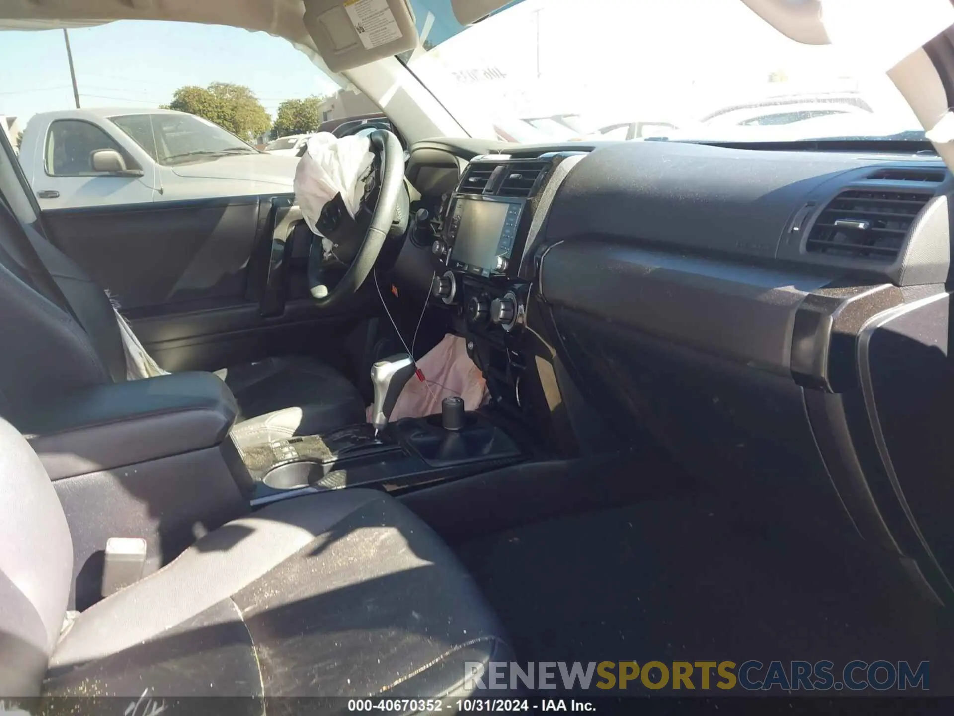 5 fotografías del automóvil dañado JTERU5JR0M5932726 TOYOTA 4RUNNER 2021