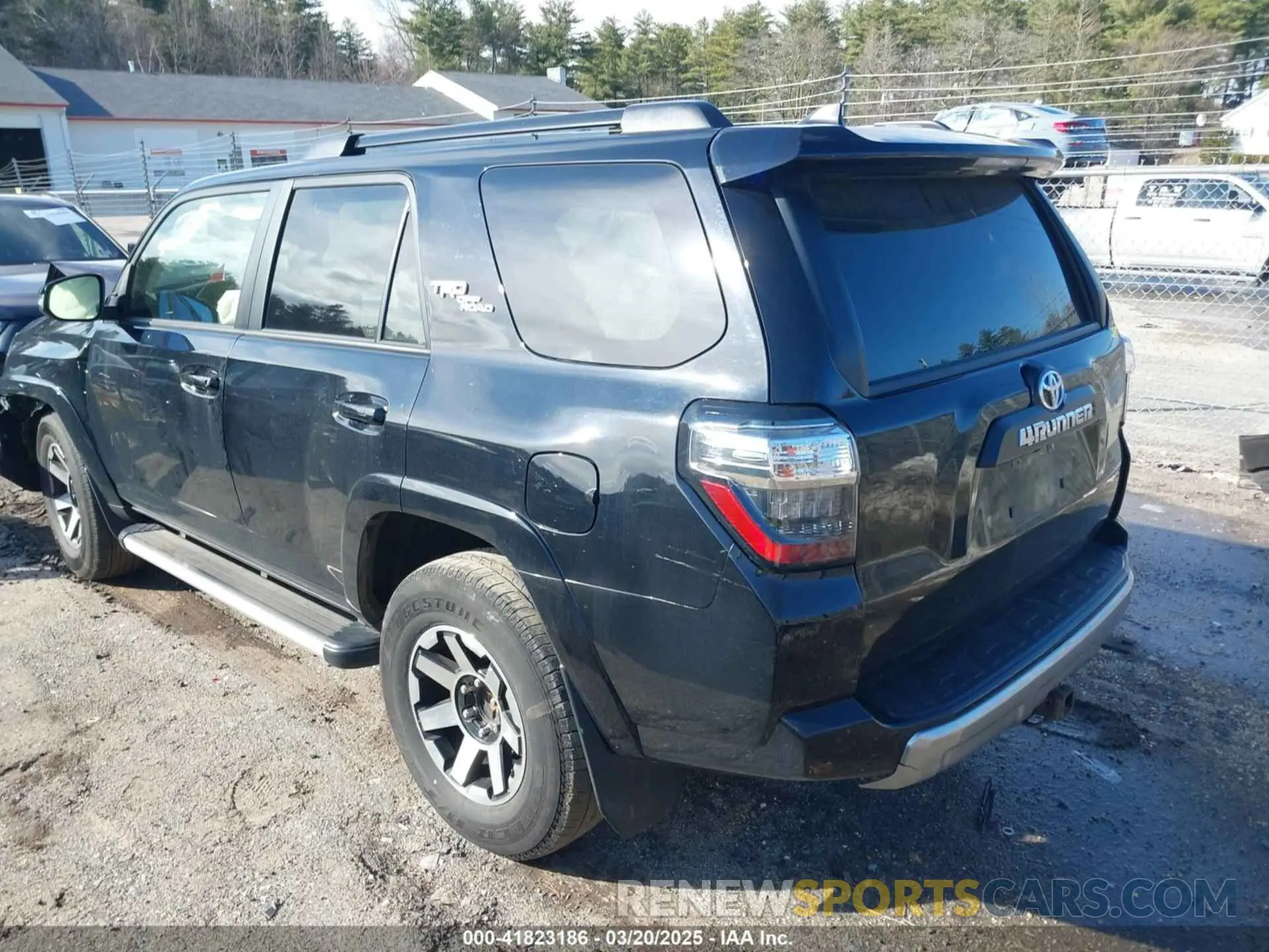 3 fotografías del automóvil dañado JTERU5JR1M5970644 TOYOTA 4RUNNER 2021