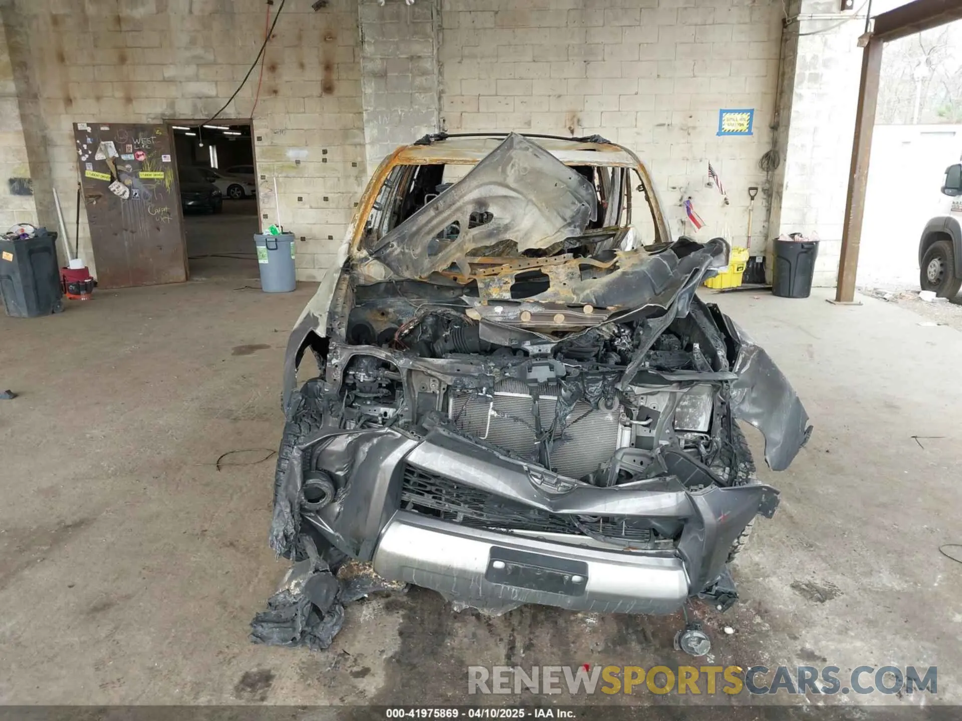 12 fotografías del automóvil dañado JTERU5JR3M5844835 TOYOTA 4RUNNER 2021