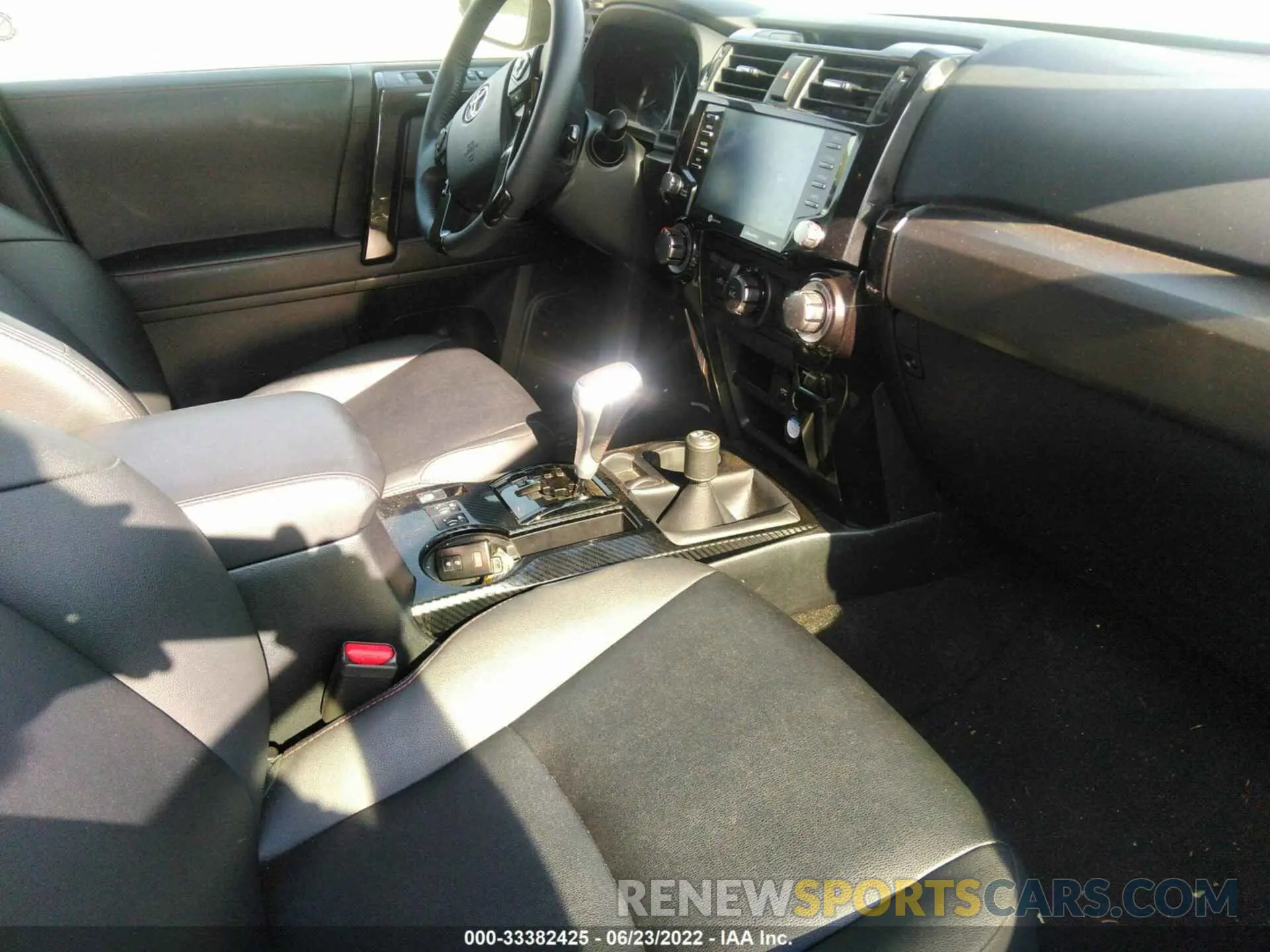 5 fotografías del automóvil dañado JTERU5JR3M5920716 TOYOTA 4RUNNER 2021