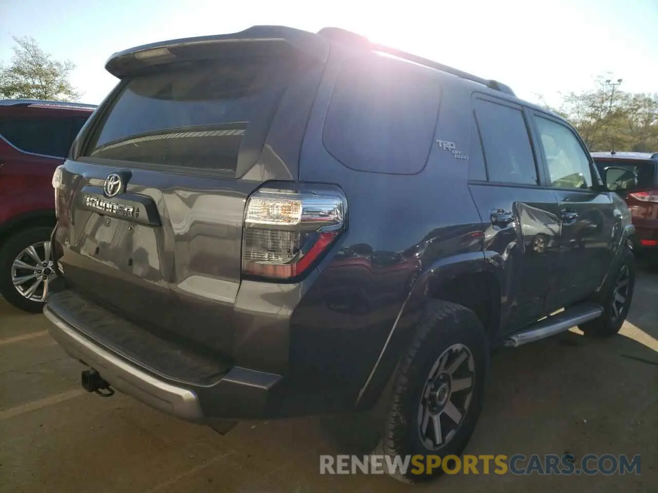 4 fotografías del automóvil dañado JTERU5JR4M5846500 TOYOTA 4RUNNER 2021