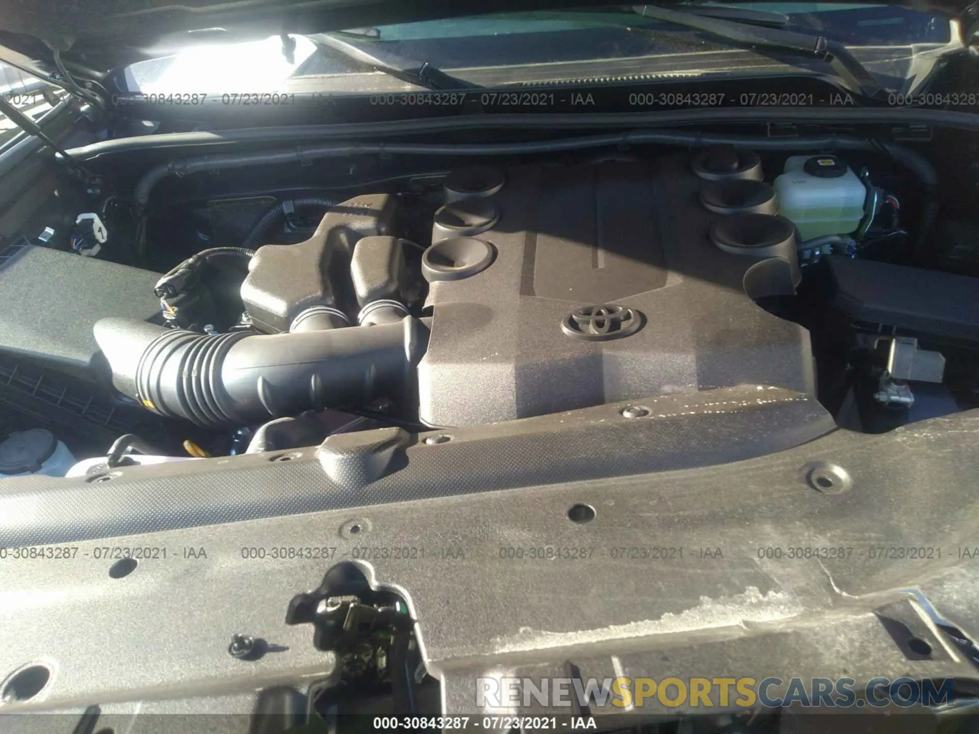 10 fotografías del automóvil dañado JTERU5JR4M5935791 TOYOTA 4RUNNER 2021