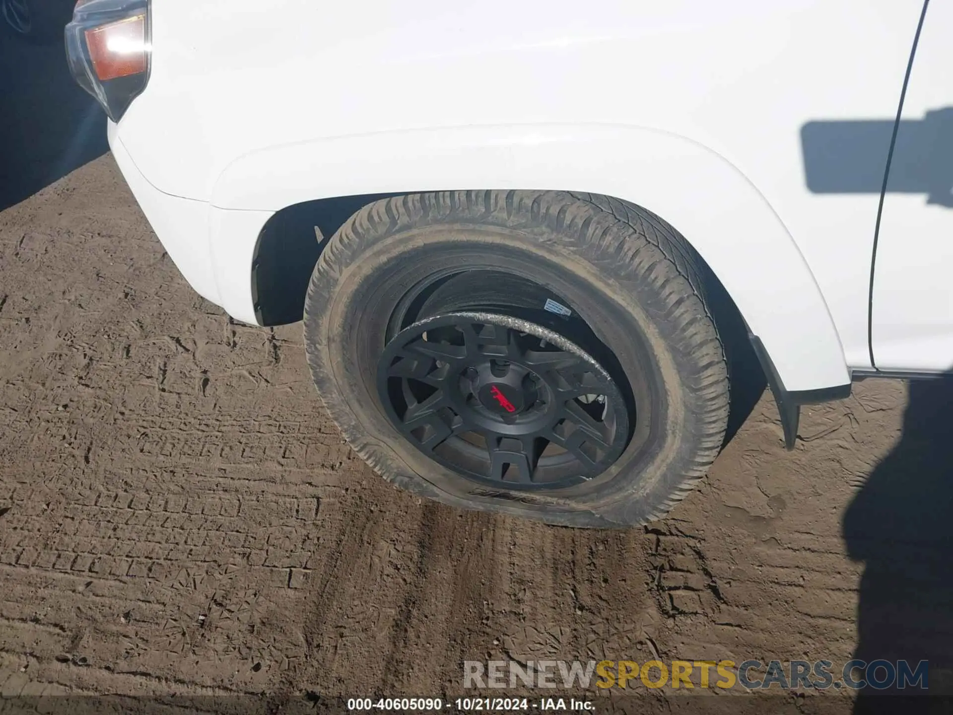 12 fotografías del automóvil dañado JTERU5JR4M5961095 TOYOTA 4RUNNER 2021
