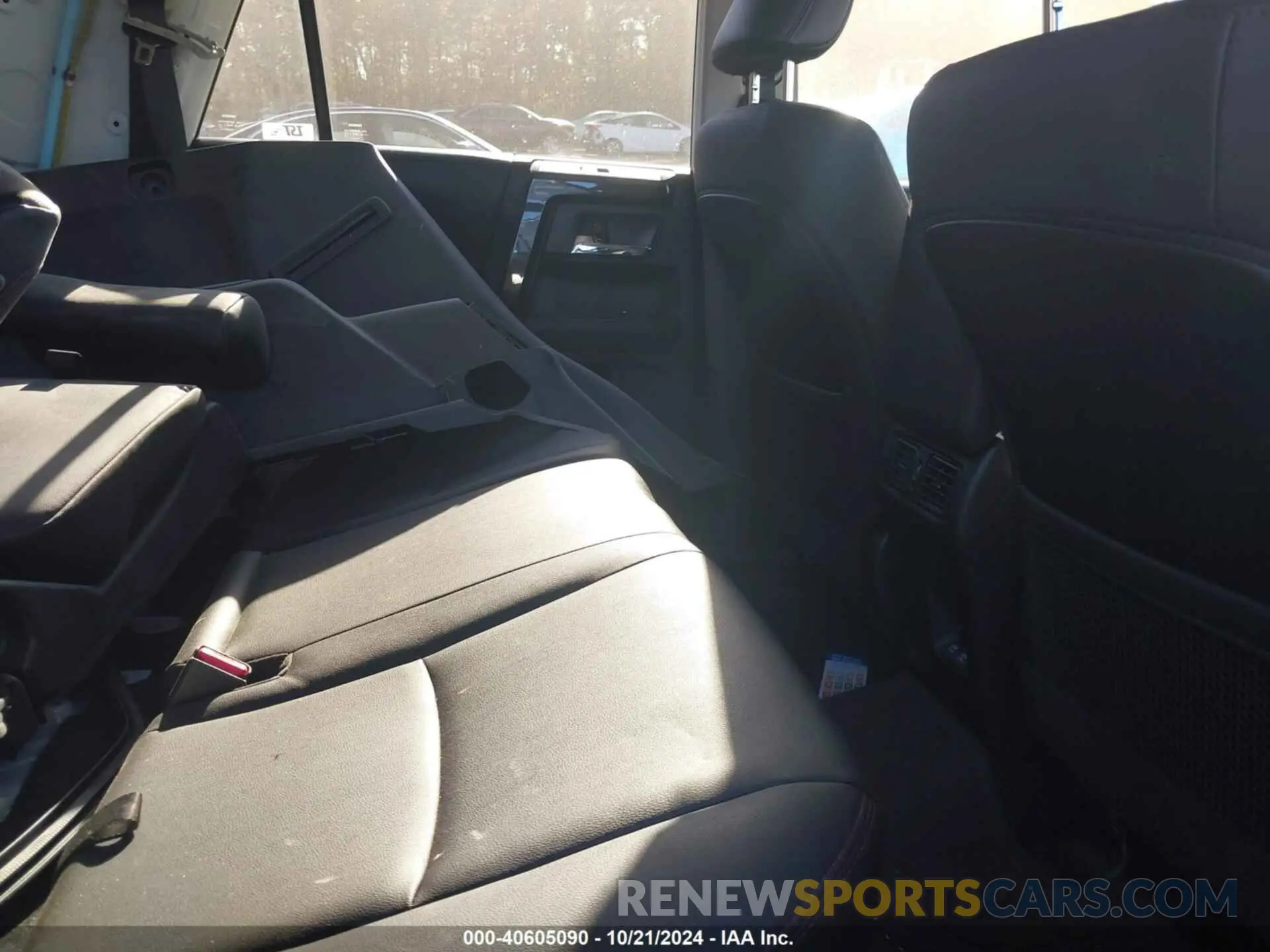 8 fotografías del automóvil dañado JTERU5JR4M5961095 TOYOTA 4RUNNER 2021