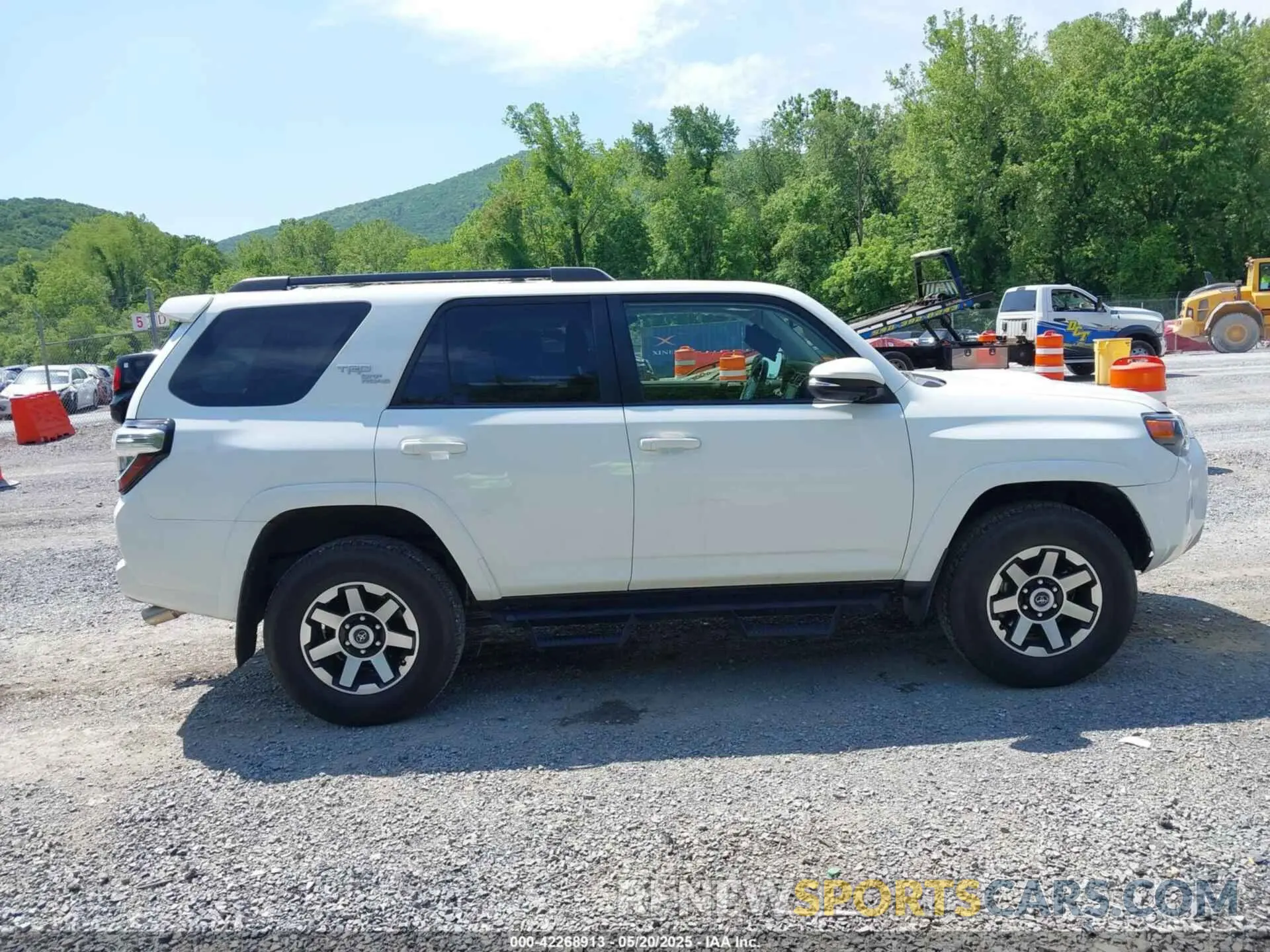 13 fotografías del automóvil dañado JTERU5JR5M5903979 TOYOTA 4RUNNER 2021