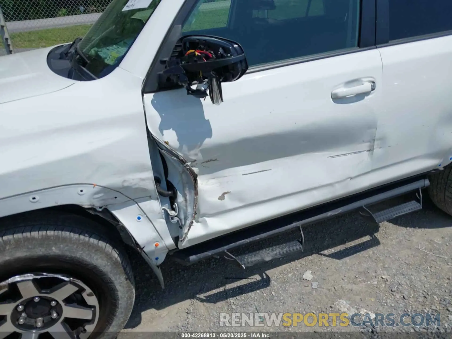 17 fotografías del automóvil dañado JTERU5JR5M5903979 TOYOTA 4RUNNER 2021