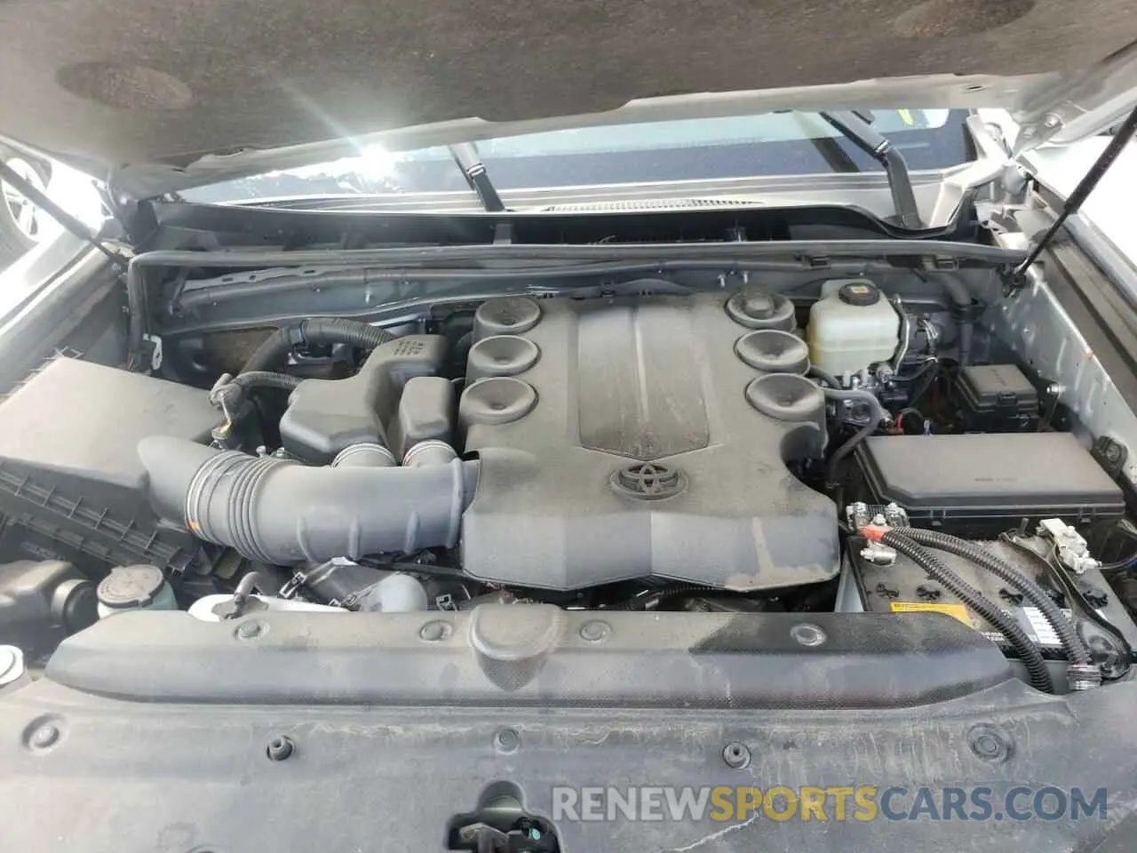 7 fotografías del automóvil dañado JTERU5JR5M5926517 TOYOTA 4RUNNER 2021